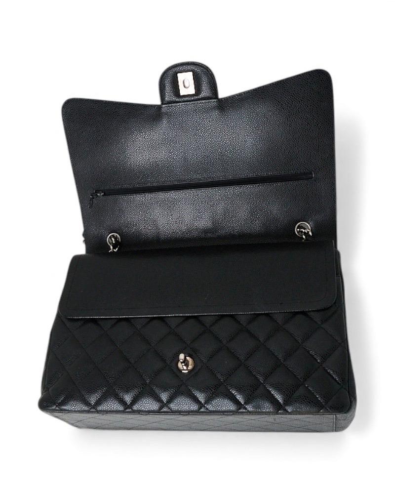 Chanel Maxi Jumbo Timeless Caviar Nera en vente 9