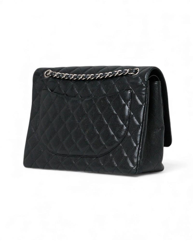 Chanel Maxi Jumbo Timeless Caviar Nera en vente 1