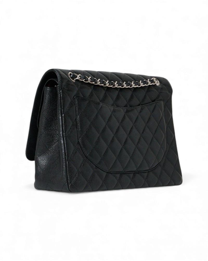 Chanel Maxi Jumbo Timeless Caviar Nera en vente 2