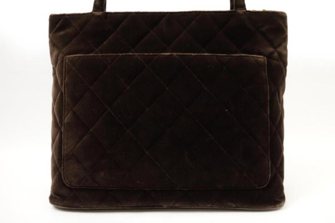 Women's Chanel Médallion 223671 Brown Quilted Velvet Tote For Sale