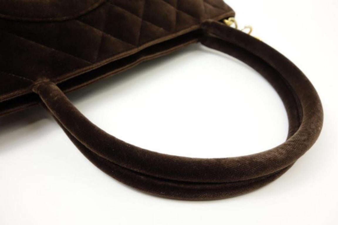 Chanel Médallion 223671 Brown Quilted Velvet Tote For Sale 2