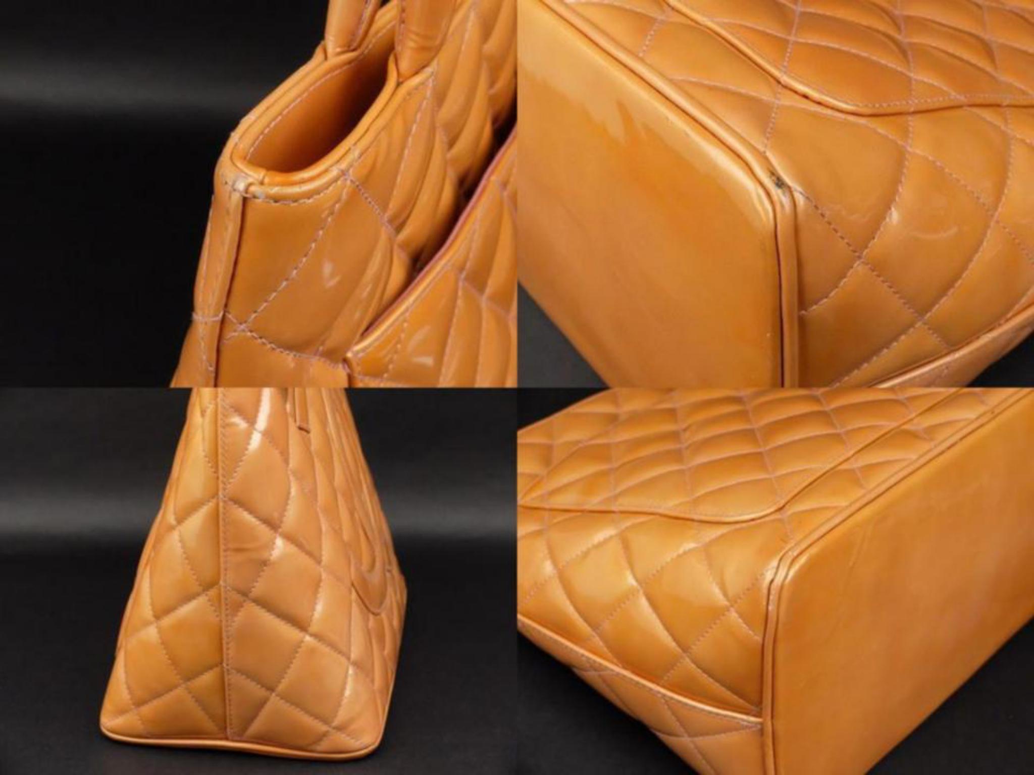 Chanel Médallion 224142 Orange Quilted Patent Leather Tote For Sale 5