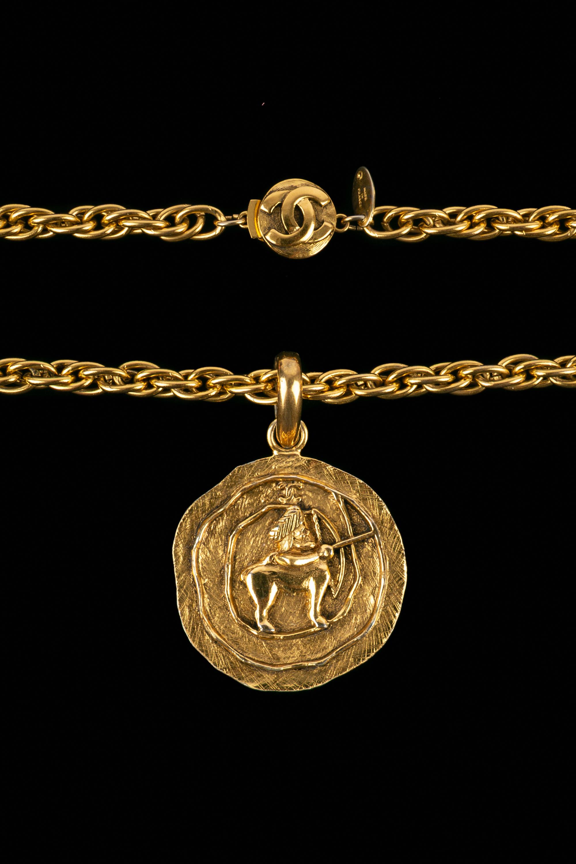 Women's Chanel medallion necklace For Sale