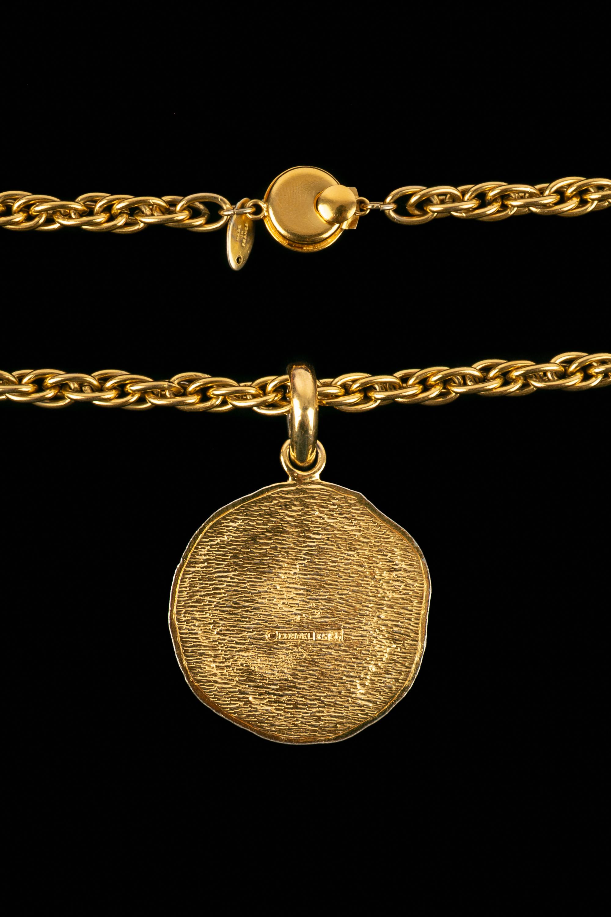 Chanel medallion necklace For Sale 1