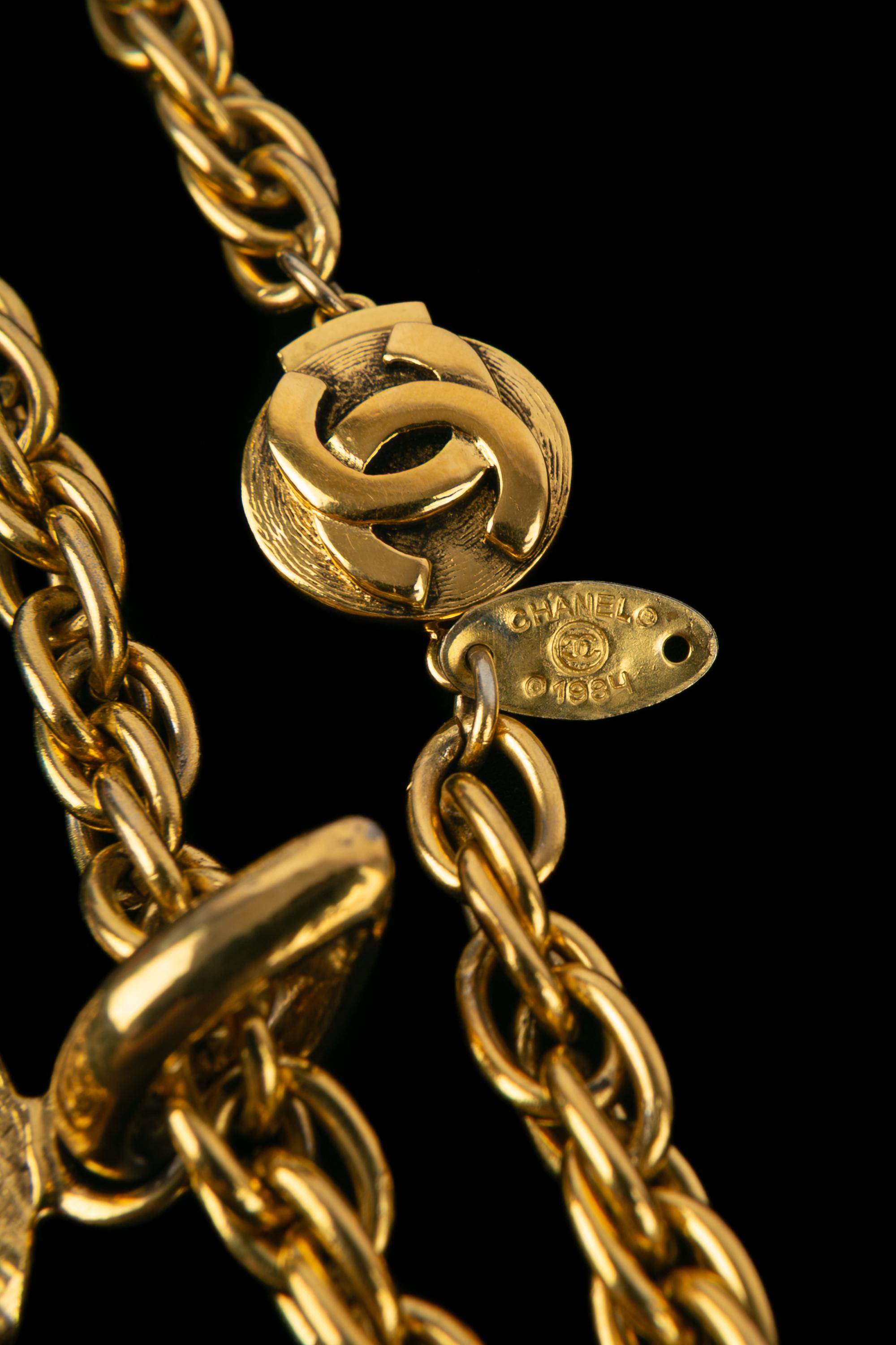 Chanel medallion necklace For Sale 3