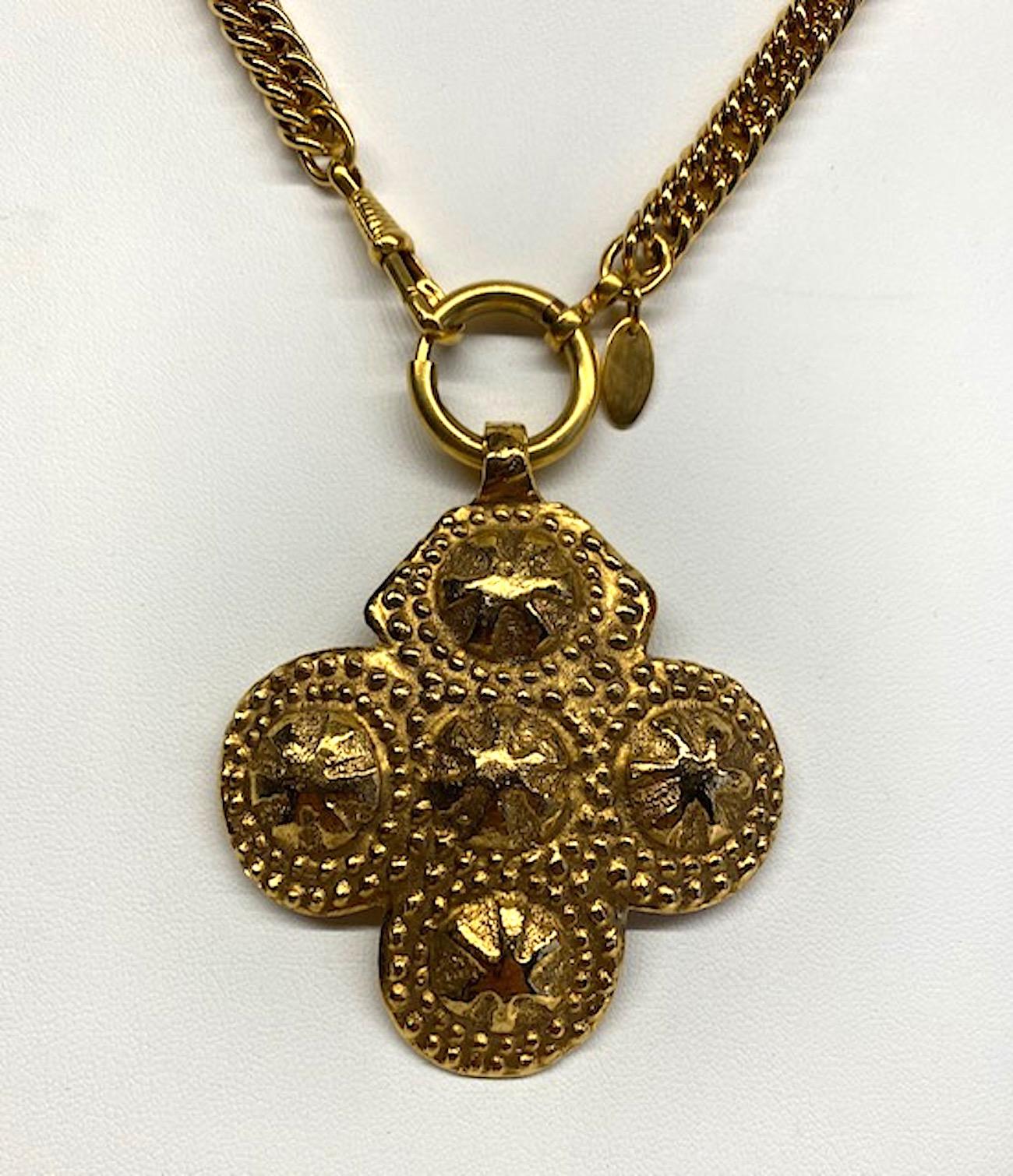 Chanel Medalion Pendant Necklace, Season 23, 1986 In Good Condition In New York, NY