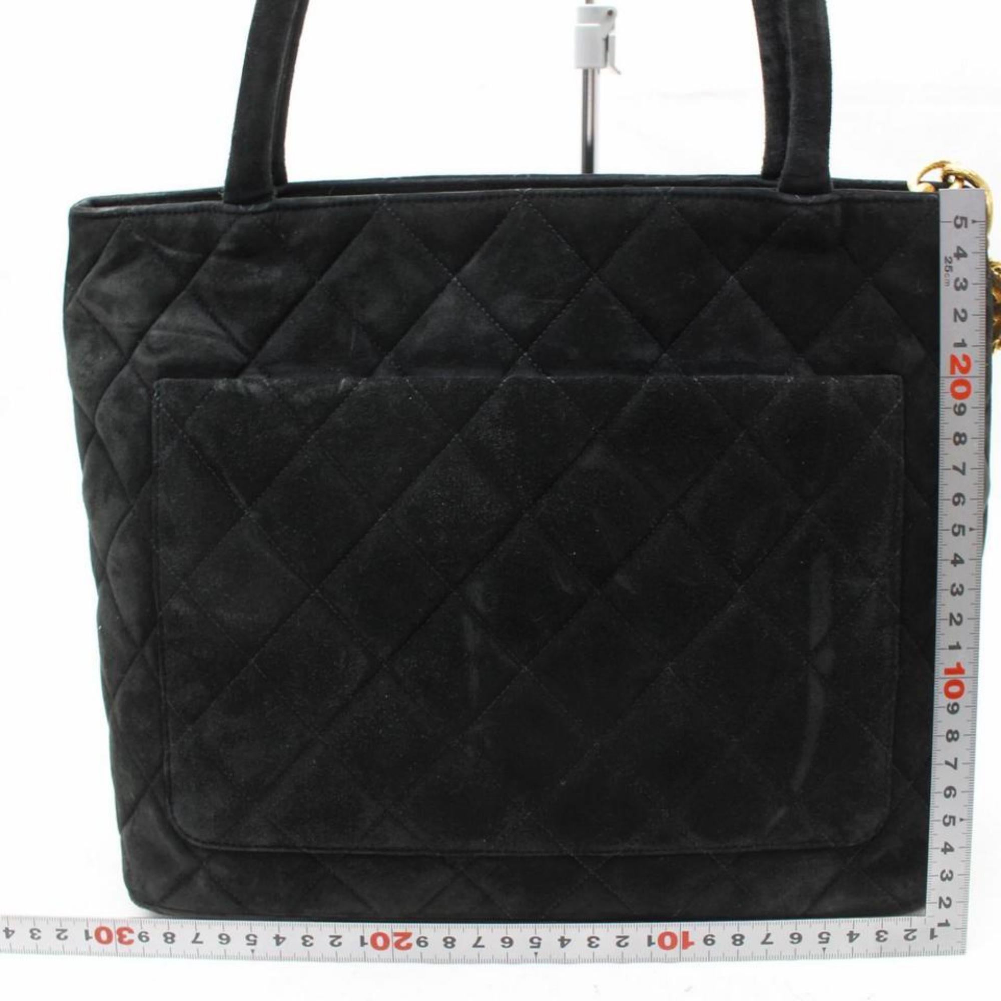 Chanel Médallion Quilted Charm Zip 869199 Black Suede Leather Tote For Sale 3
