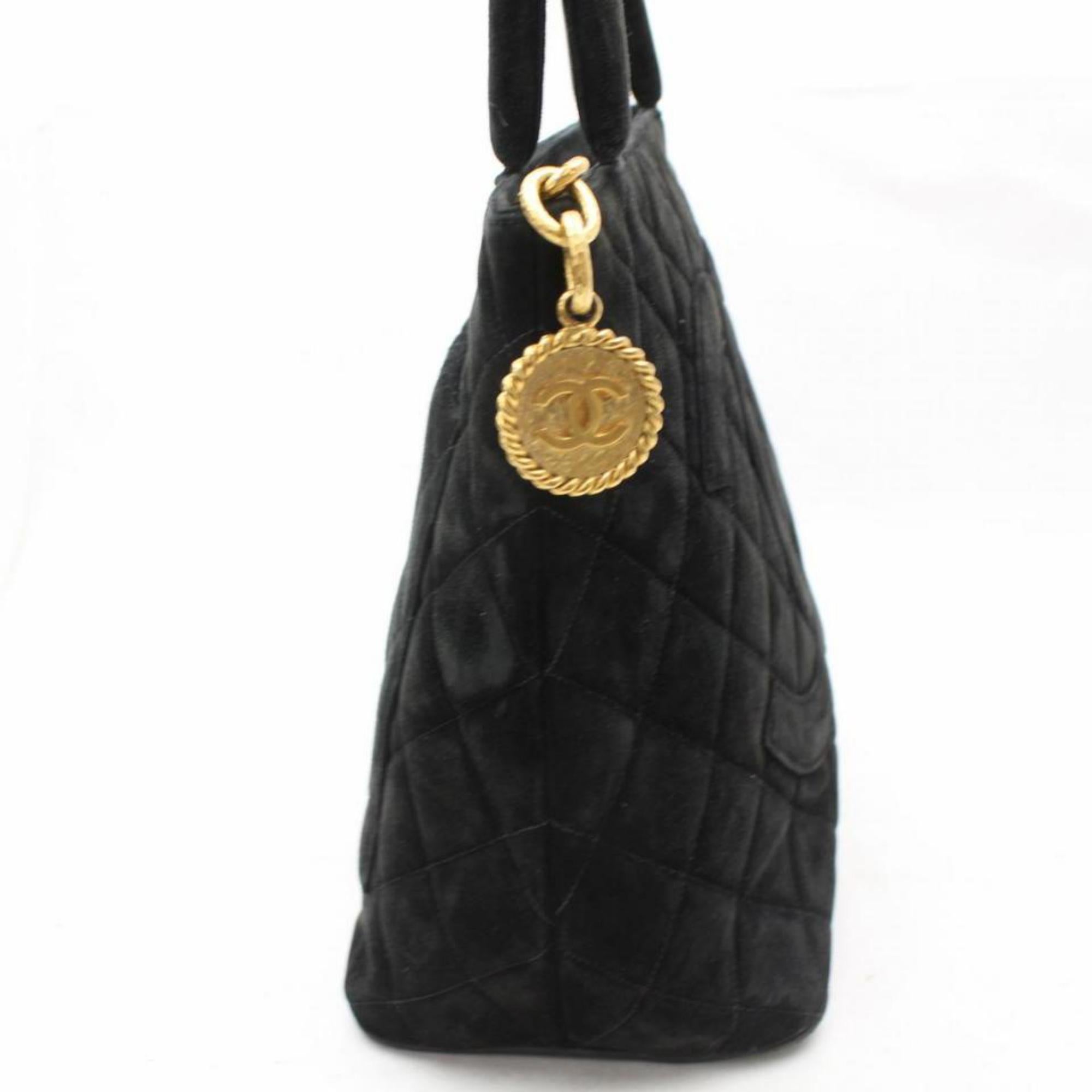 Chanel Médallion Quilted Charm Zip 869199 Black Suede Leather Tote For Sale 4