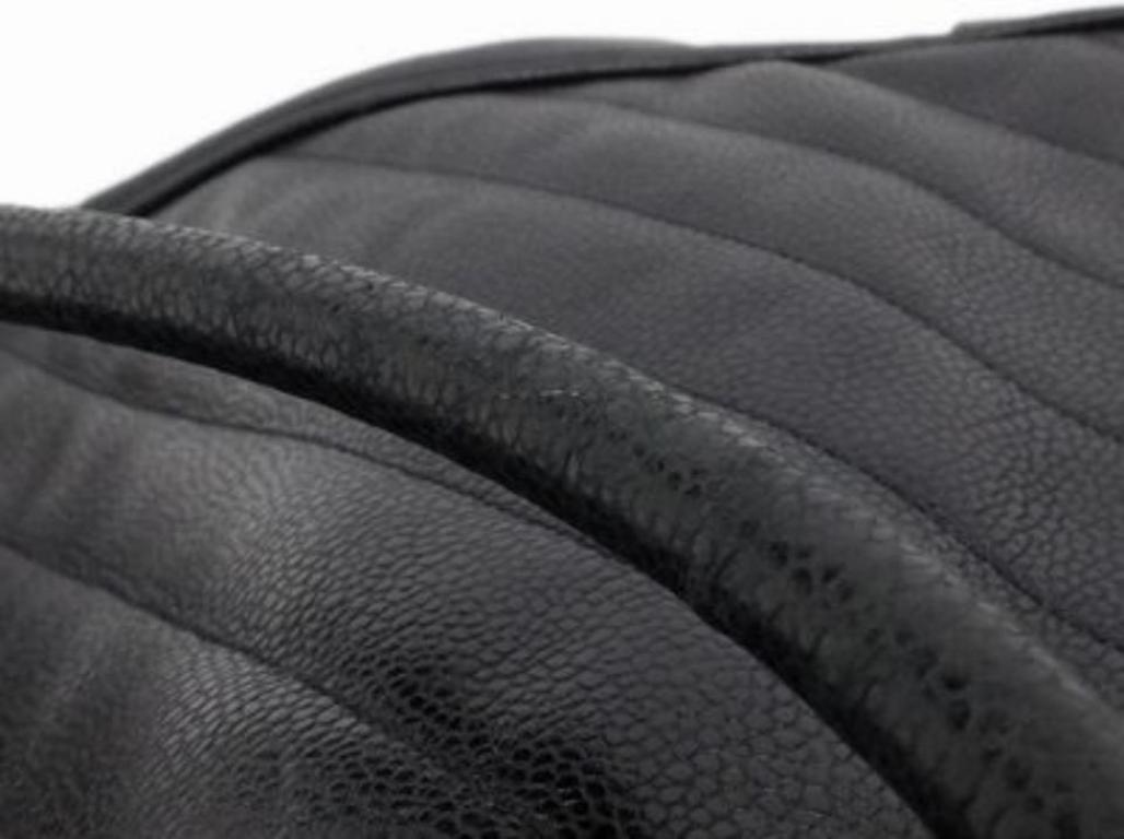 Chanel Médallion Quilted Chevron Tote 216071 Black Leather Shoulder Bag For Sale 5
