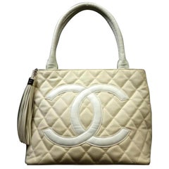 Chanel Médallion Quilted Fringe Tote 223626 Beige X White Leather Shoulder Bag