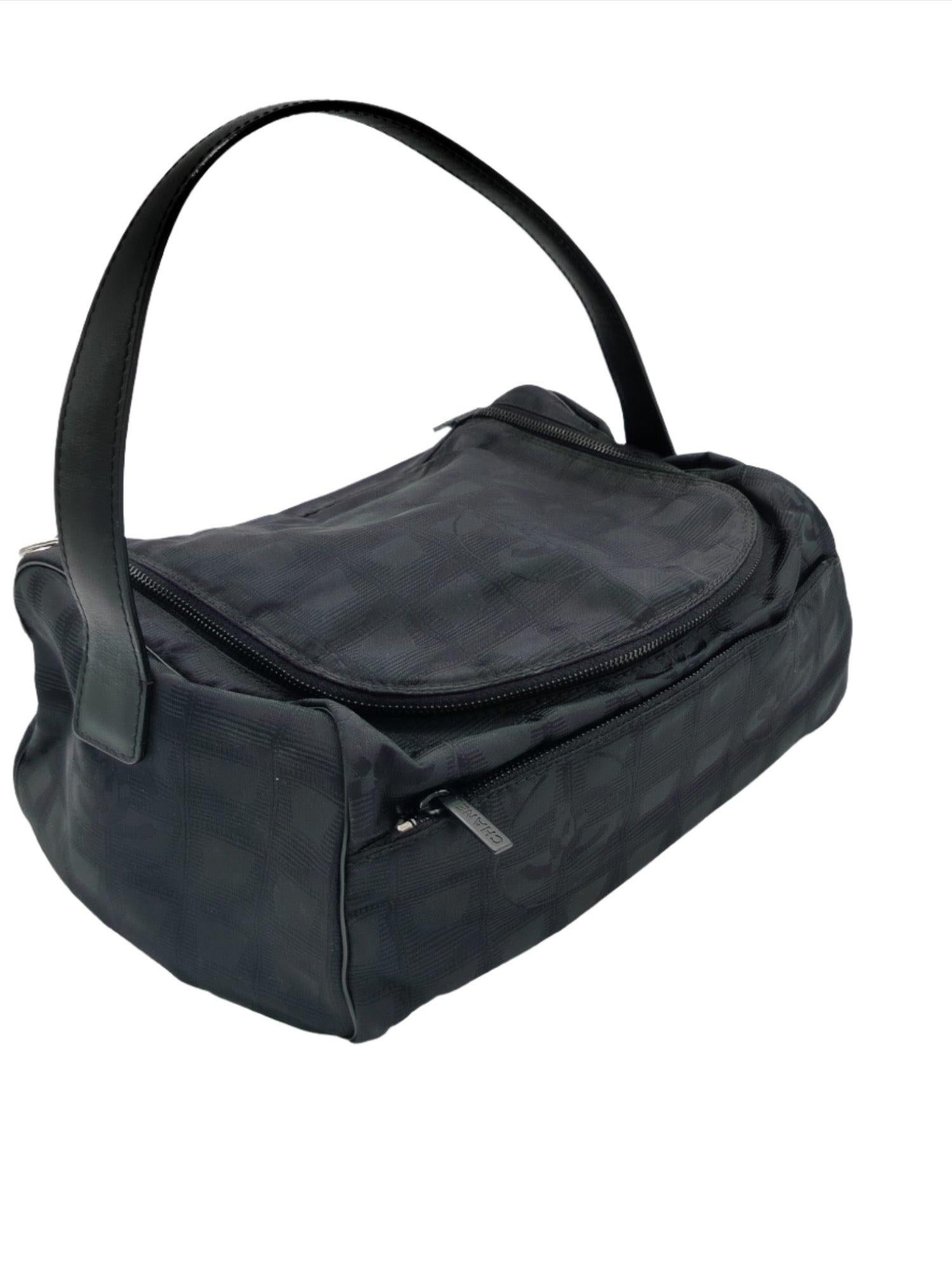 Chanel Nylon Tote Bag, lunch box bag, logo print on the body, lightweight.

Material: Nylon