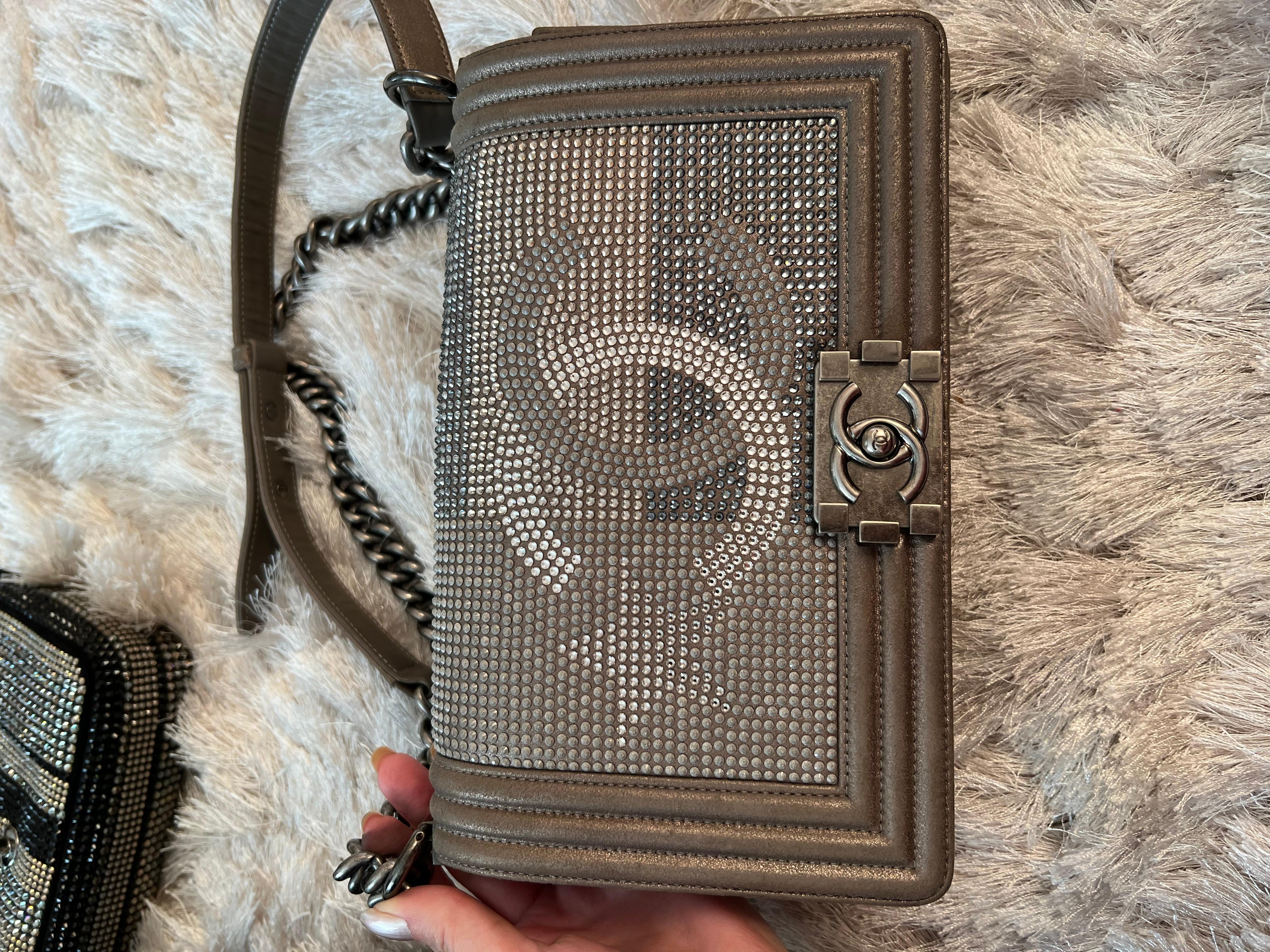 Chanel Medium size bag with crystals.
Bag is pre loved in great contortion.
Bag comes with dust bag only.