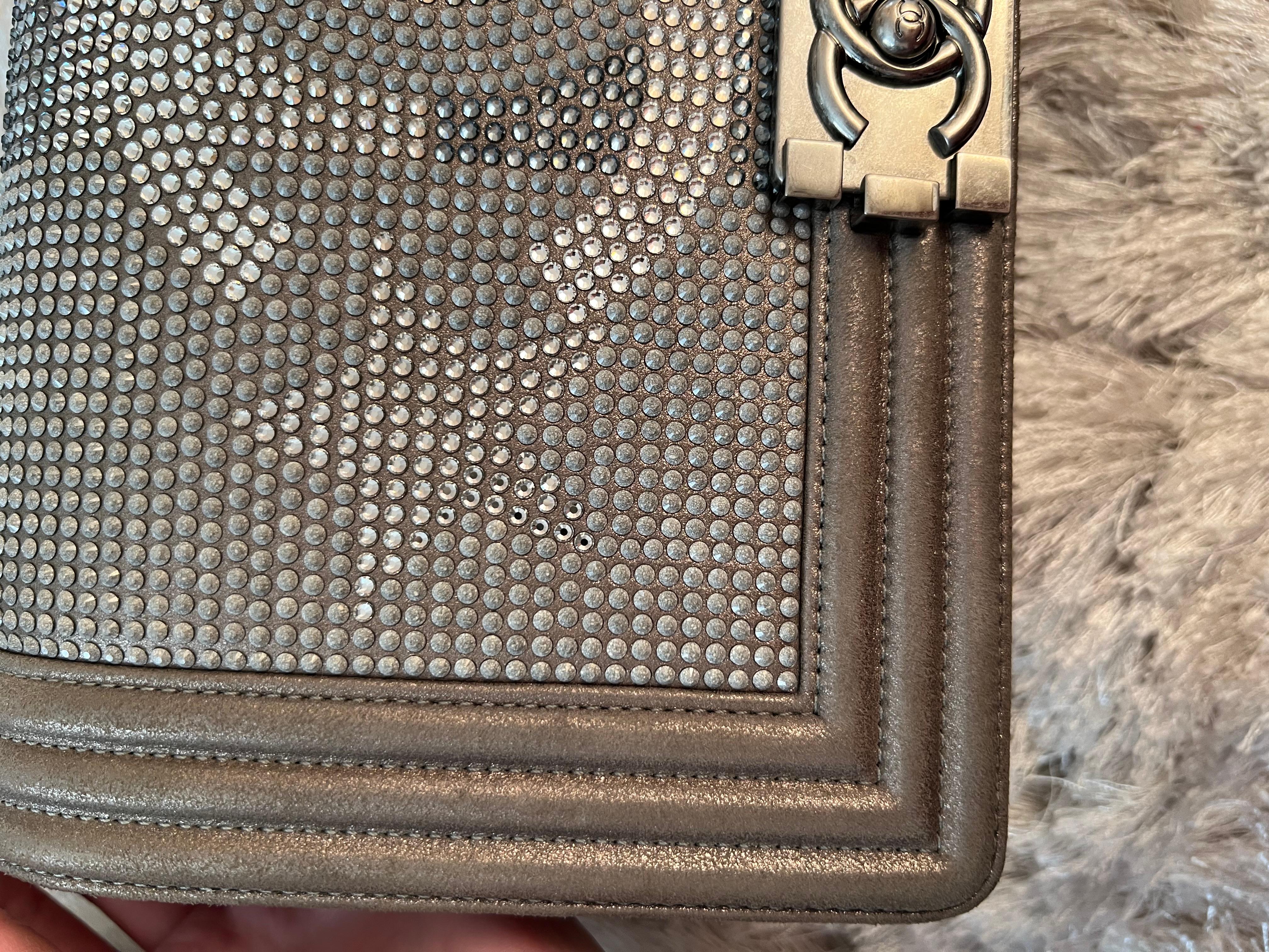 Chanel medium bag with crystals In Good Condition For Sale In New York, NY
