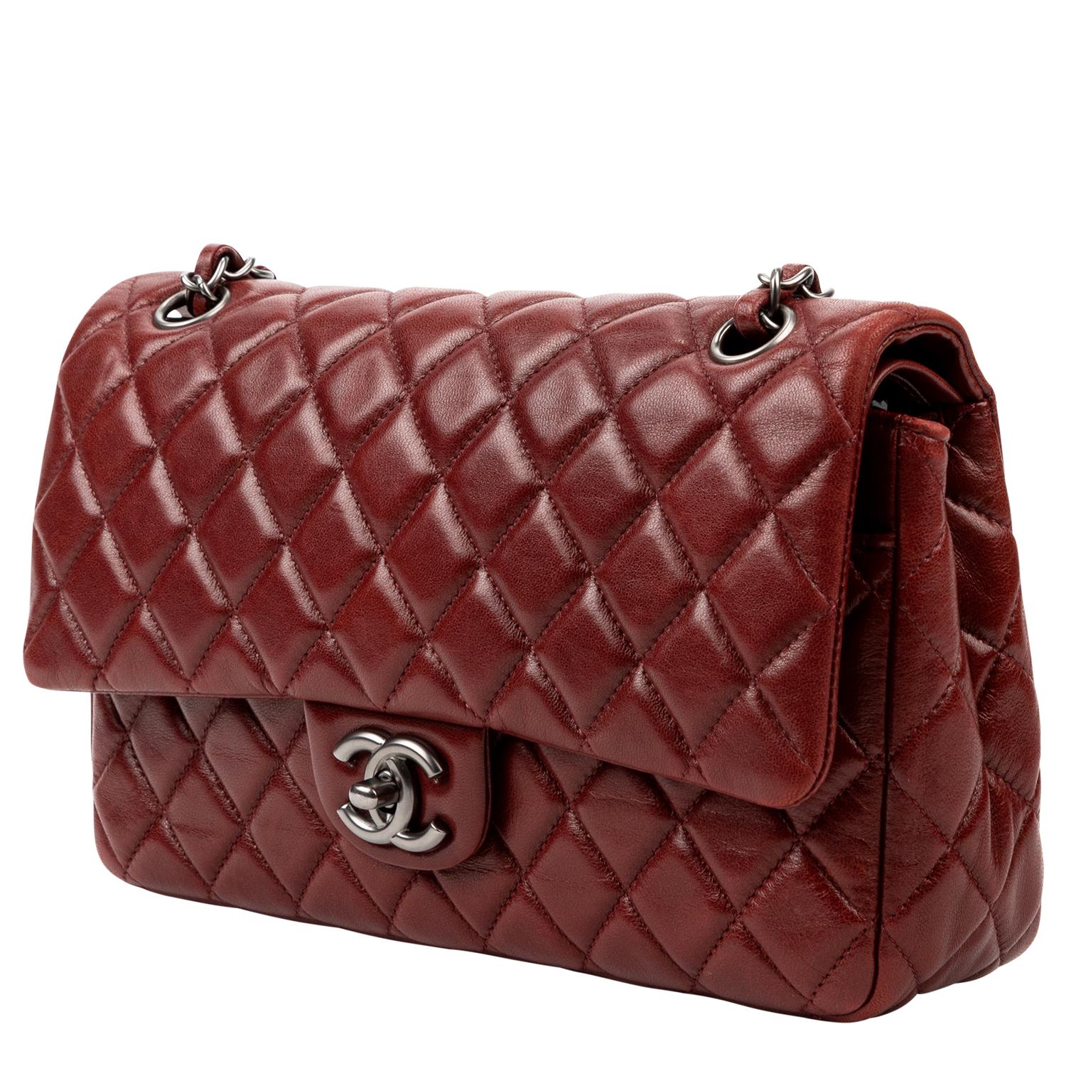 As classic as it gets but edgy at the same time! This mid 2000s vintage beauty is crafted in gorgeous burgundy lambskin leather, silver-tone hardware, with a convertible chain-link and leather strap. The iconic CC turnlock closure opens to so a