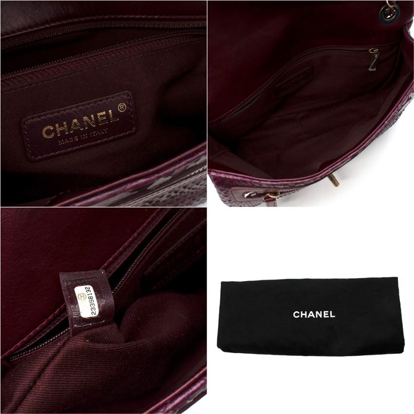 Chanel Medium Burgunderfarbene Umhängetasche aus Python und gestepptem Leder 4