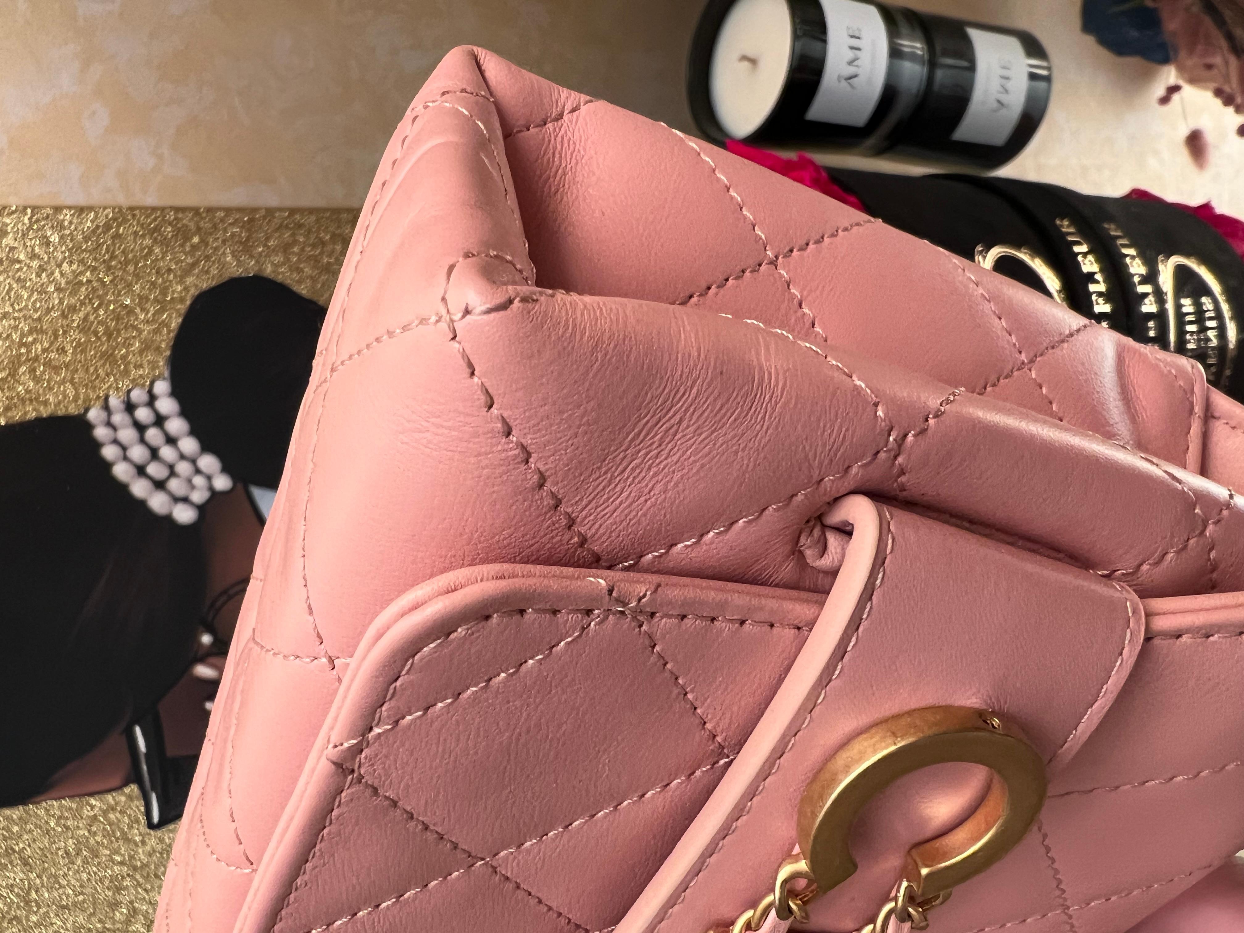 Chanel medium calfskin quilted enchained flap pink bag For Sale 1
