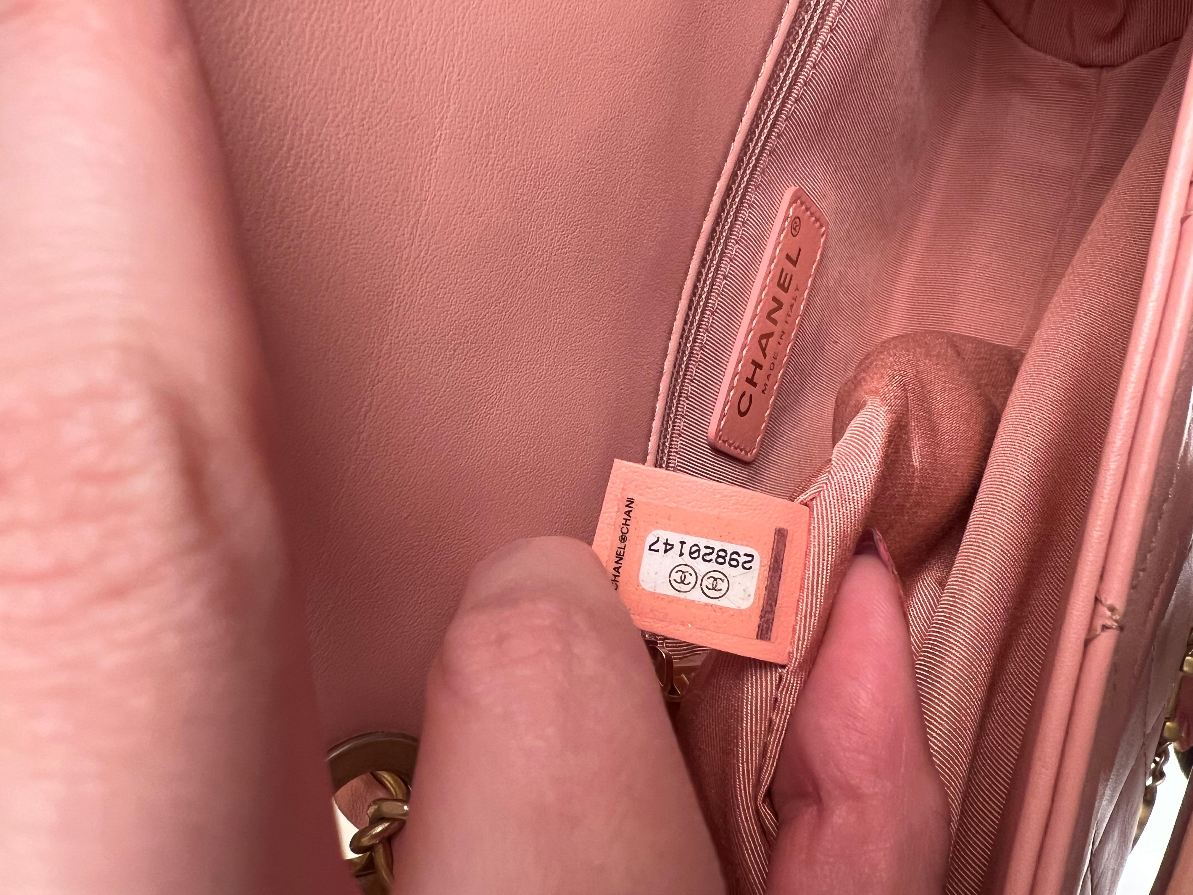 Chanel medium calfskin quilted enchained flap pink bag For Sale 4