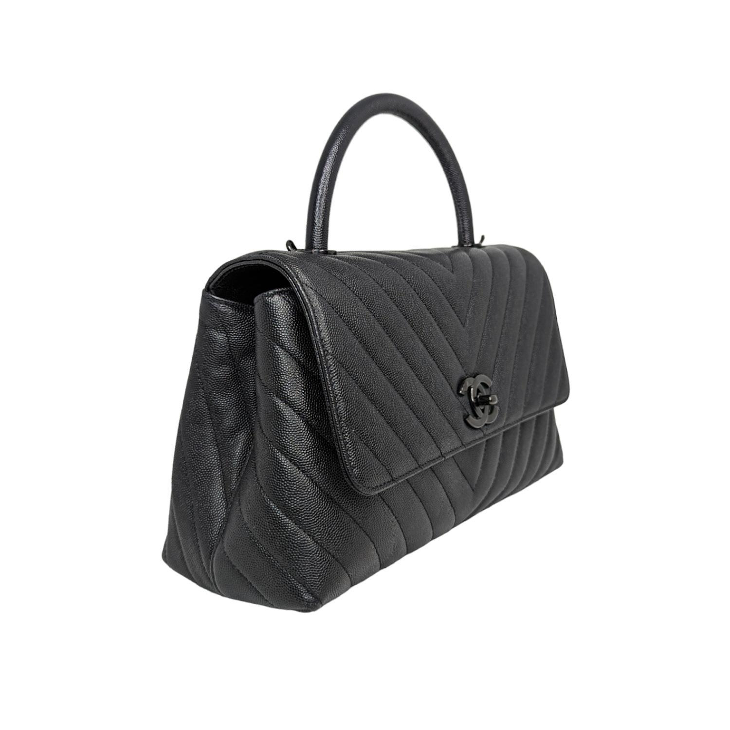 Women's Chanel Medium Chevron So Black Coco Handle Bag For Sale