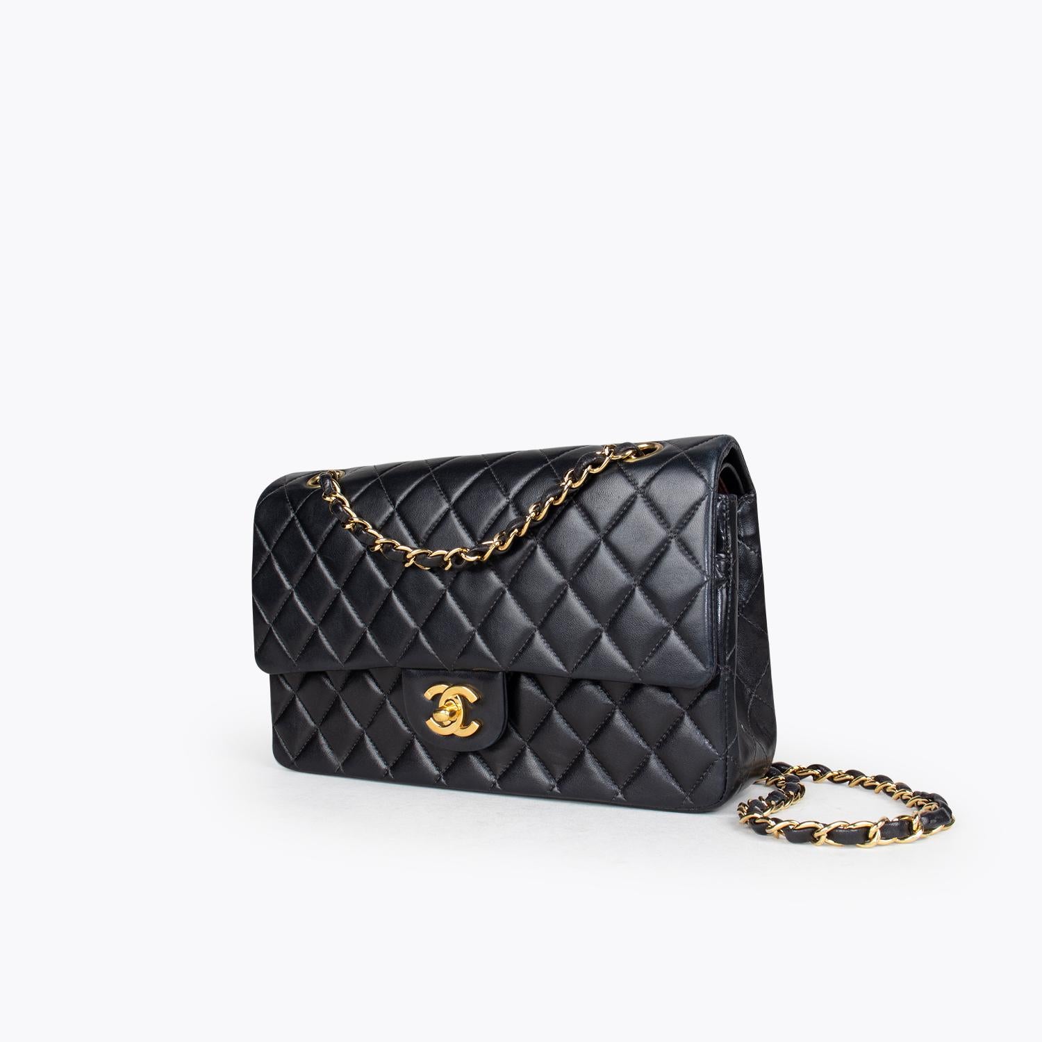 Black quilted lambskin Chanel Medium Classic Double Flap bag with

– Gold-tone hardware
– Convertible chain-link and leather shoulder strap
– Burgundy leather lining
– Single patch pocket at back
– Single zip pocket at flap underside, three