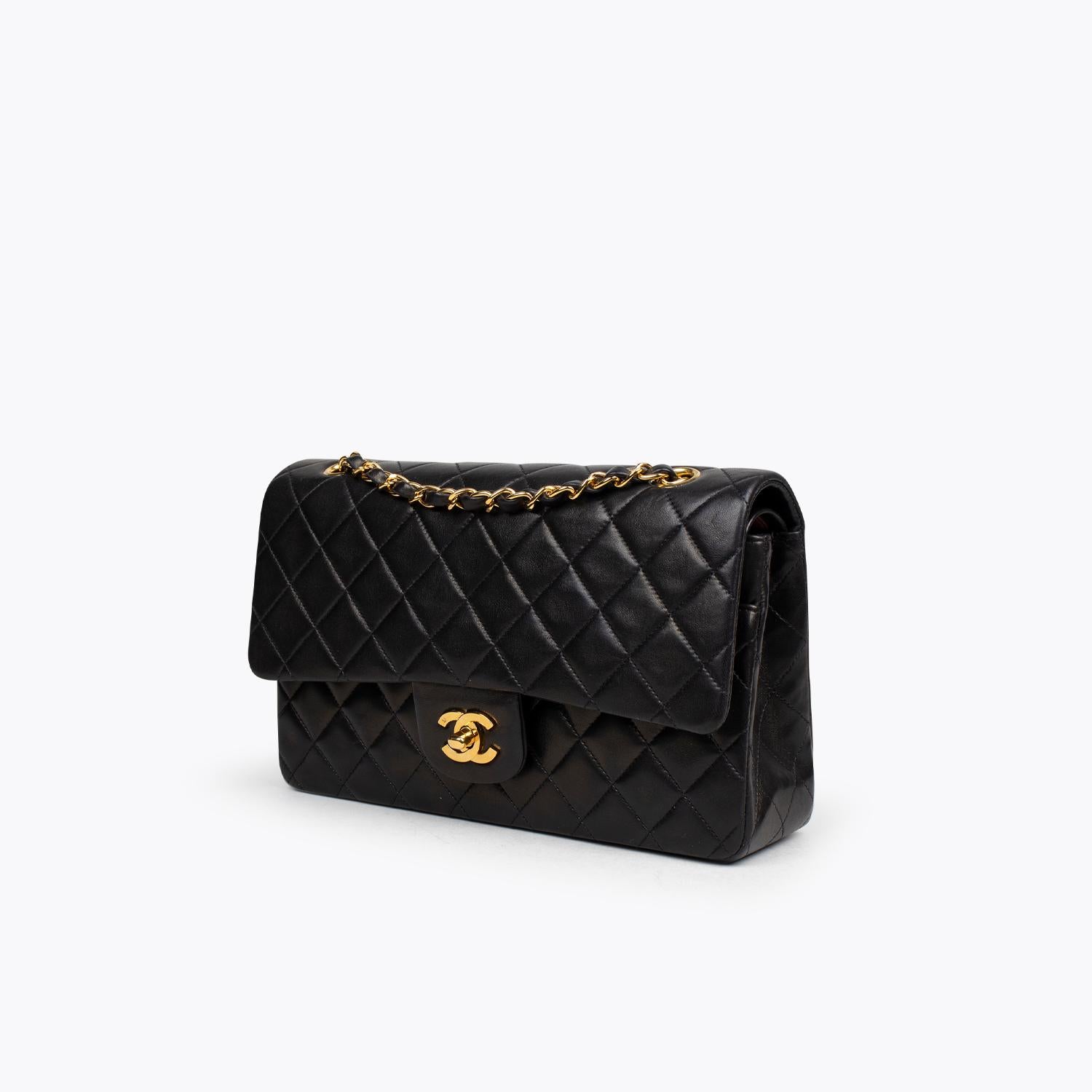 Black quilted lambskin Chanel Medium Classic Double Flap bag with

– Gold-tone hardware
– Convertible chain-link and leather shoulder strap
– Burgundy leather lining
– Single patch pocket at back
– Single zip pocket at flap underside, three
