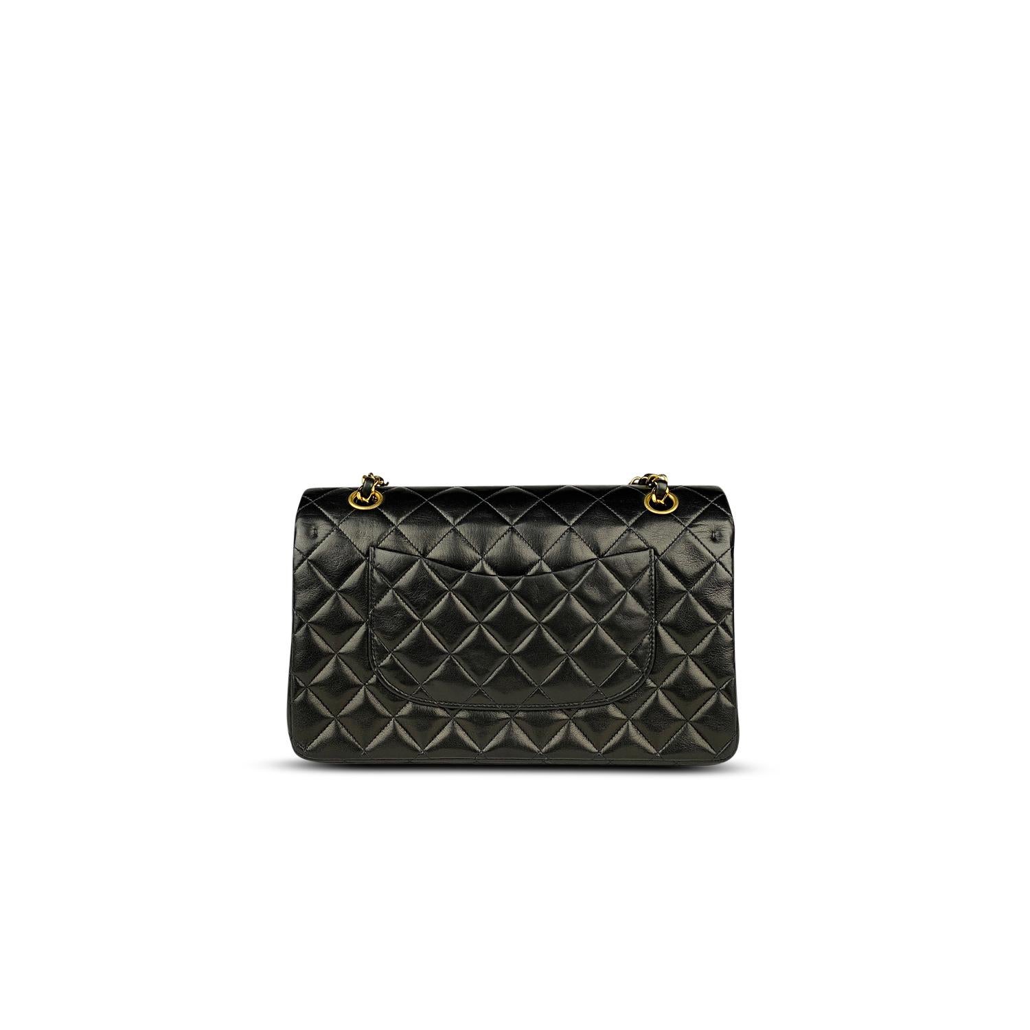 Chanel Medium Classic Double Flap Bag In Excellent Condition For Sale In Sundbyberg, SE