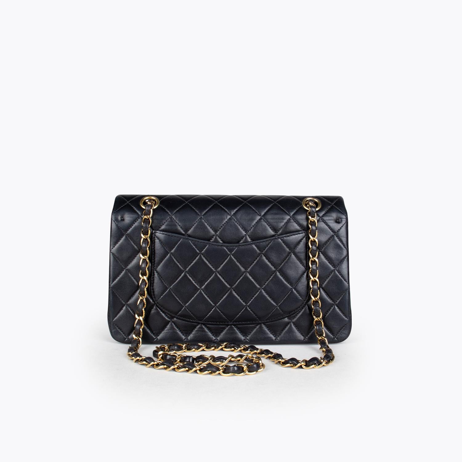 Chanel Medium Classic Double Flap Bag In Excellent Condition For Sale In Sundbyberg, SE