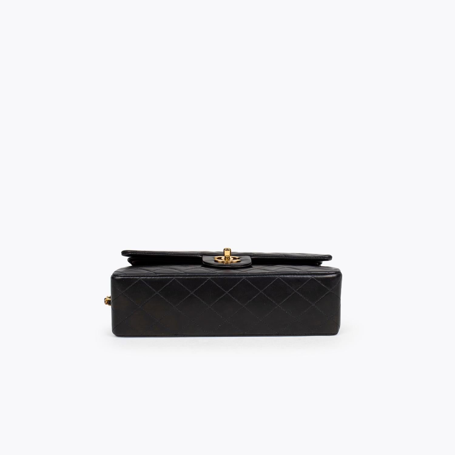 Women's Chanel Medium Classic Double Flap Bag For Sale