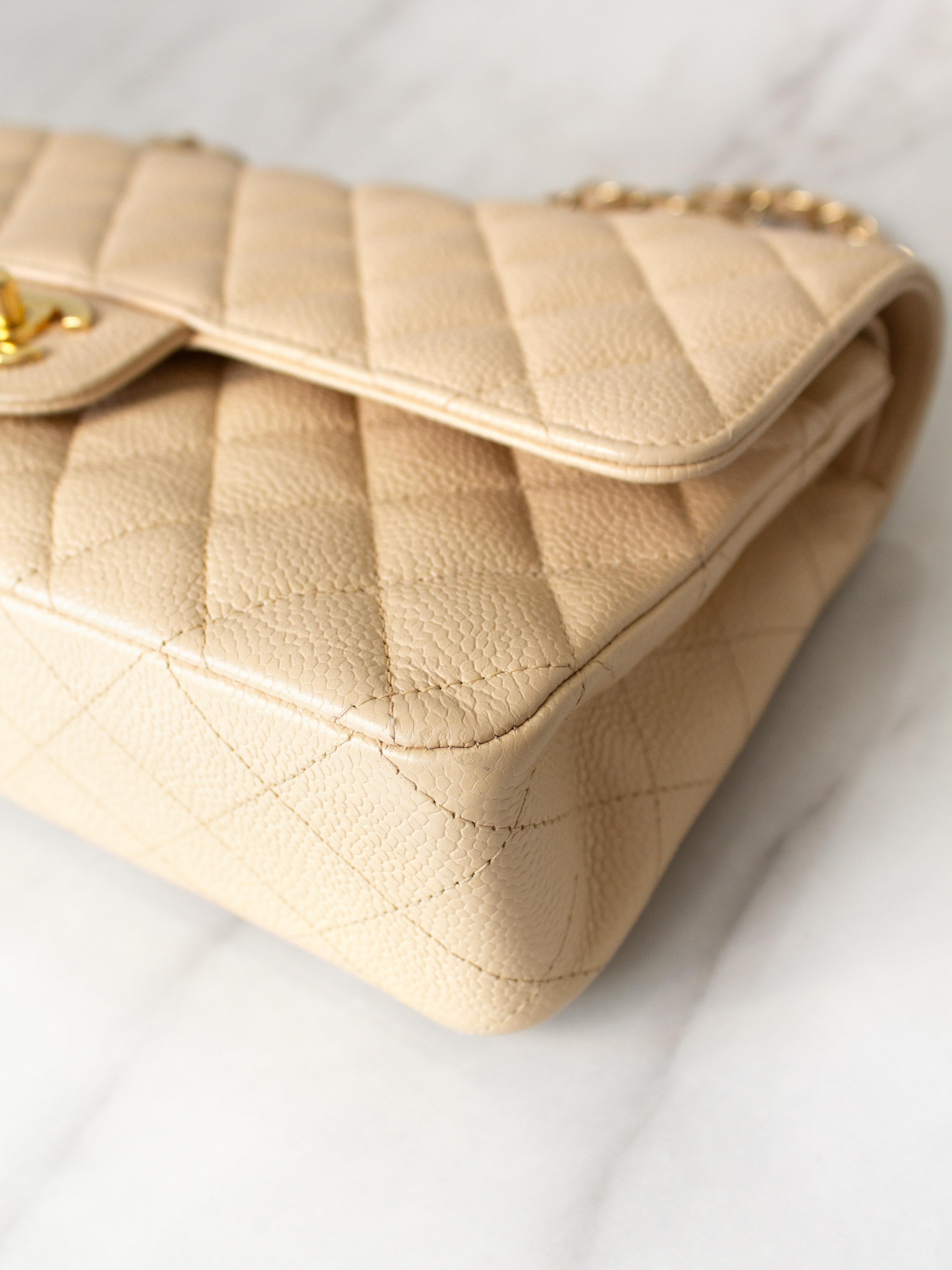 Chanel Medium Classic Double Flap Beige Clair Caviar Leather Gold GHW 2010 Bag en vente 8
