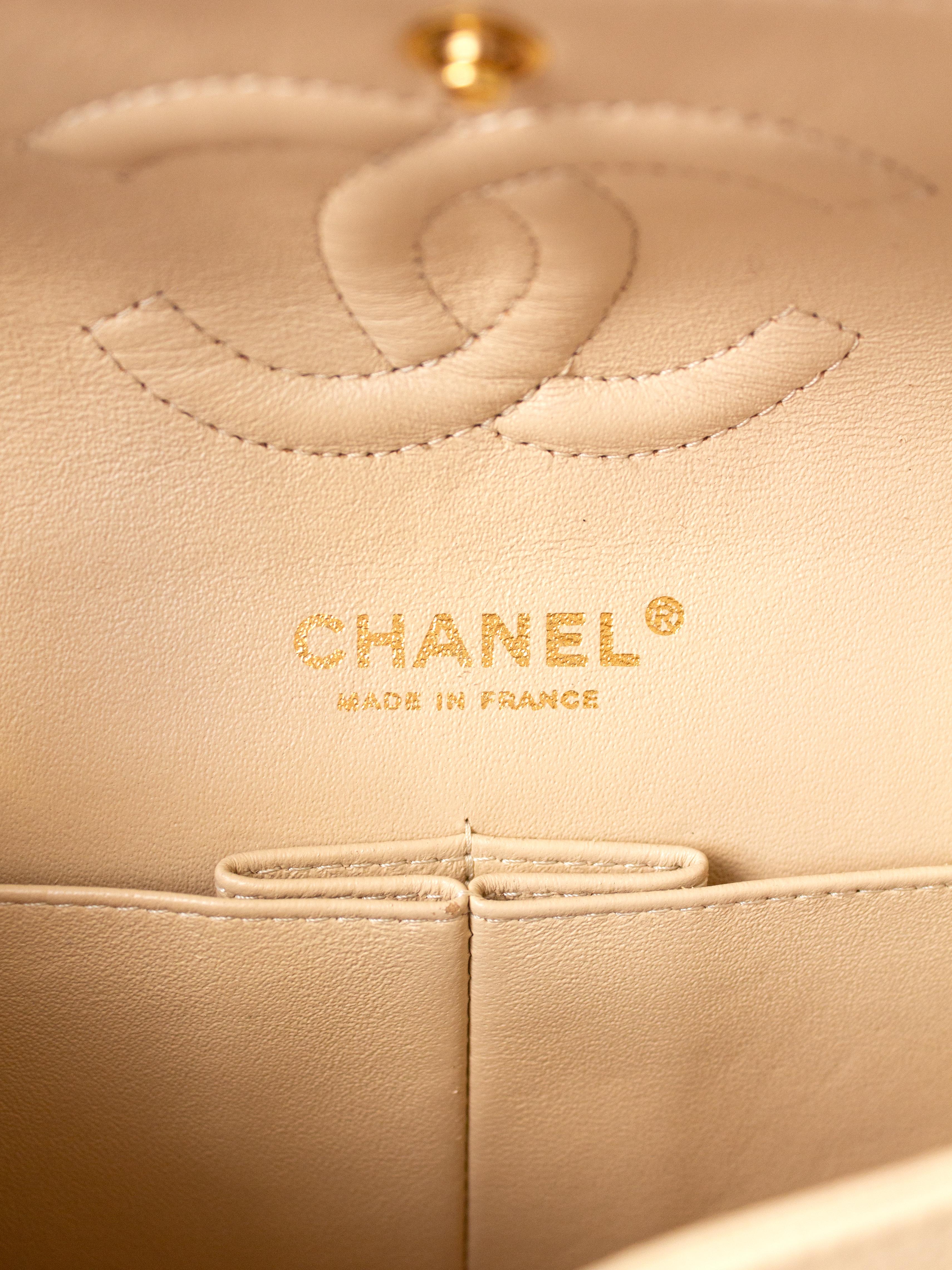 Chanel Medium Classic Double Flap Beige Clair Kaviar Leder Gold GHW 2010 Tasche mit Klappe im Angebot 13