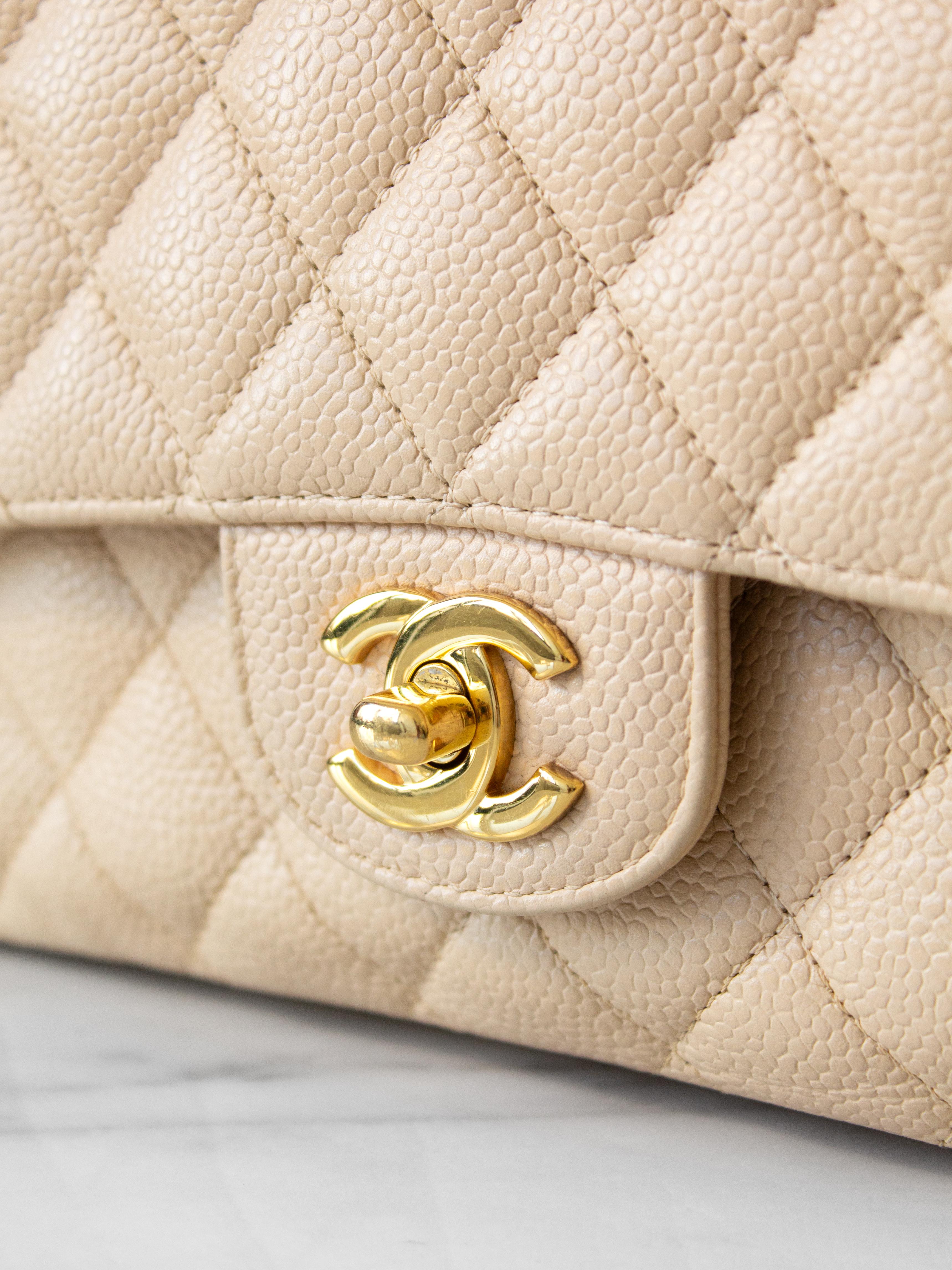 Chanel Medium Classic Double Flap Beige Clair Caviar Leather Gold GHW 2010 Bag en vente 2