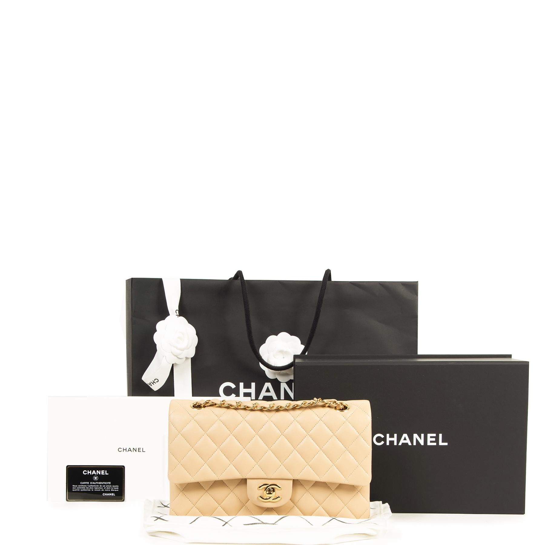 Brand new, never worn

Chanel Medium Classic Flap Bag Nude GHW

The epitome of chic wrapped in one bag: the Chanel Medium Classic Flap Bag in nude calfskin leather is everything your heart desires.

This beauty has fabulous gold-toned hardware and