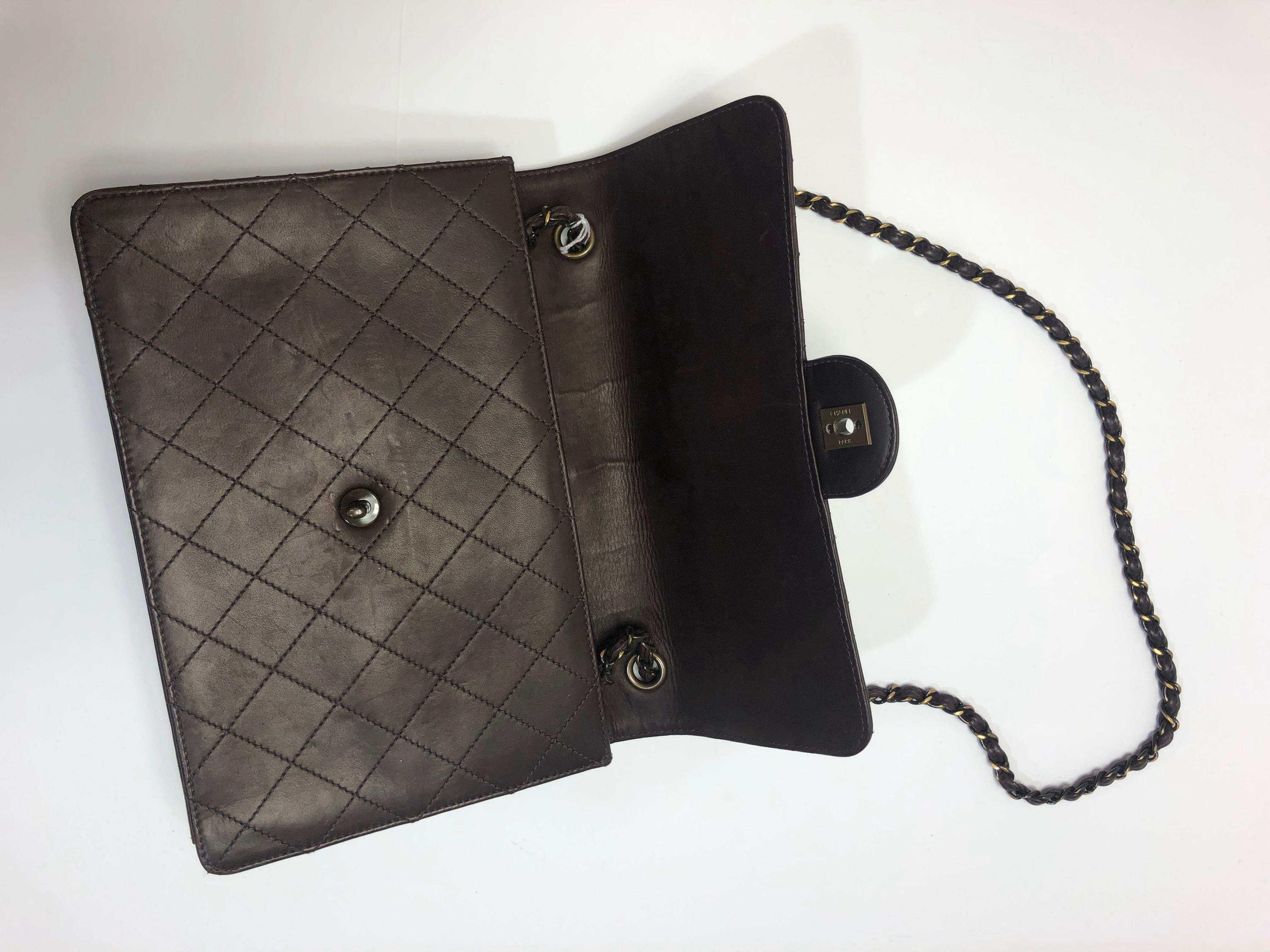 Women's  Chanel Medium Classic Flap Shoulder Bag