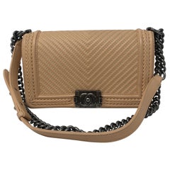 Chanel Medium Cremefarbene Chevron Stitch Boy Bag