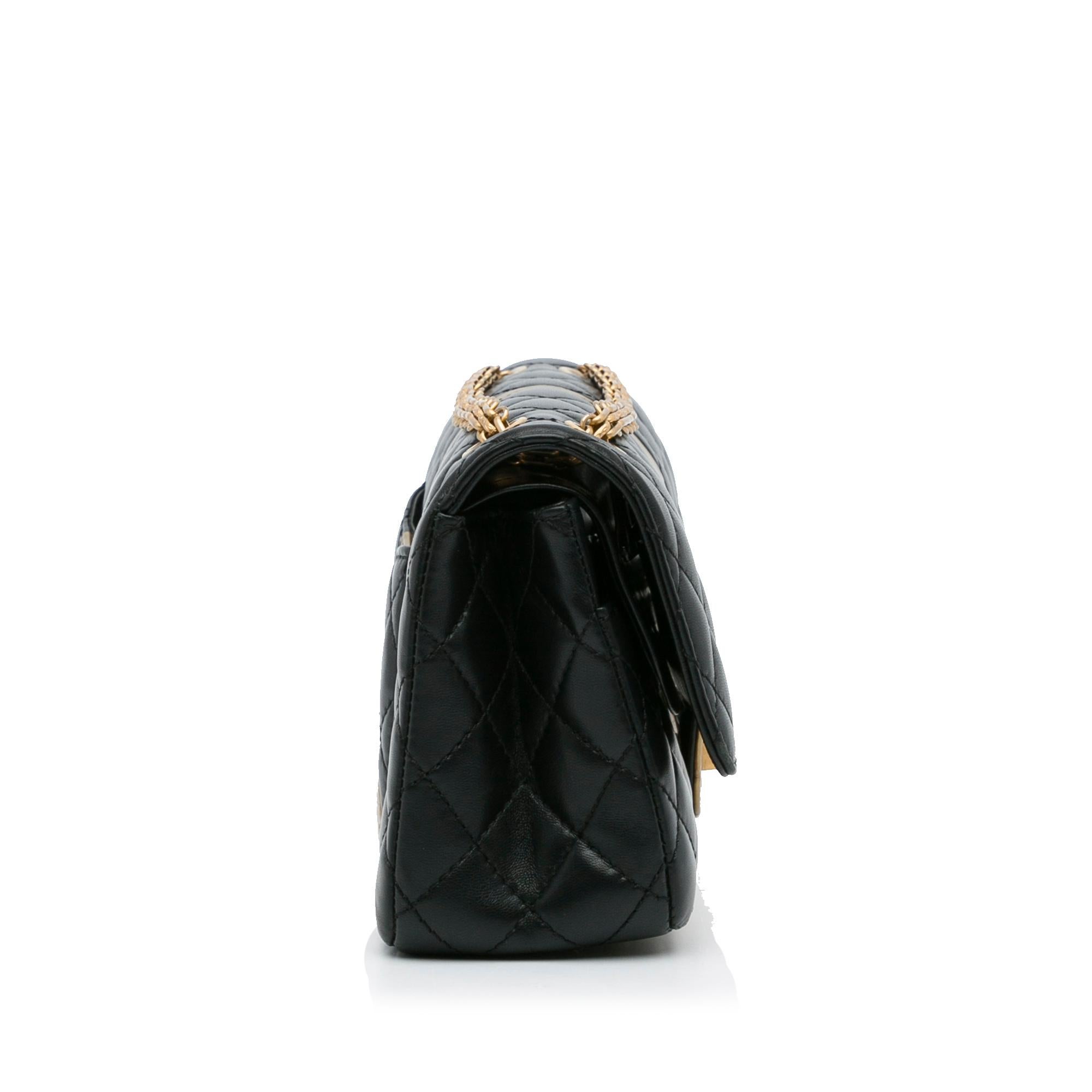 Chanel Bolso mediano con doble solapa de piel de cordero repujada de cocodrilo 2.55 Reissue Negro en venta