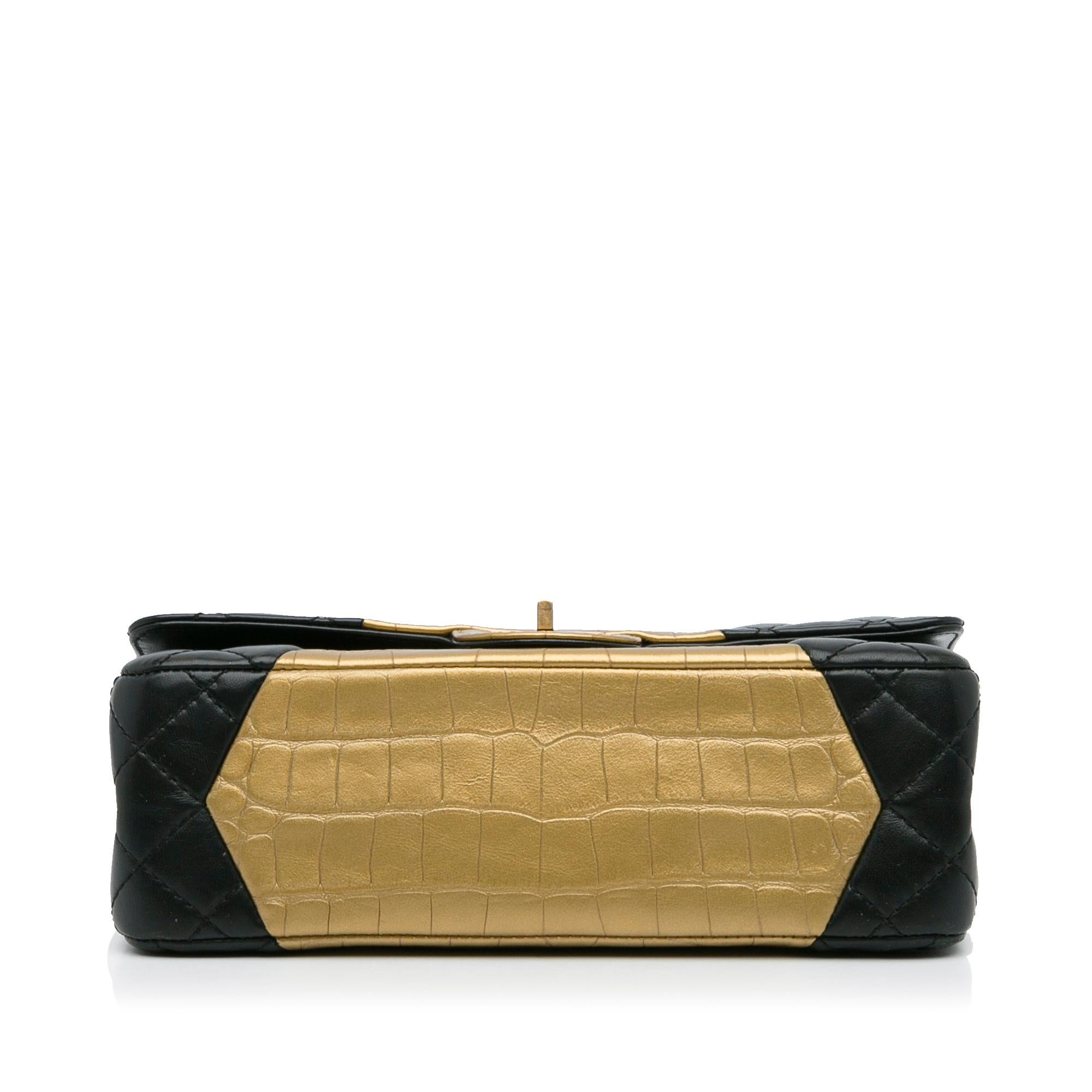 De las mujeres Chanel Bolso mediano con doble solapa de piel de cordero repujada de cocodrilo 2.55 Reissue en venta
