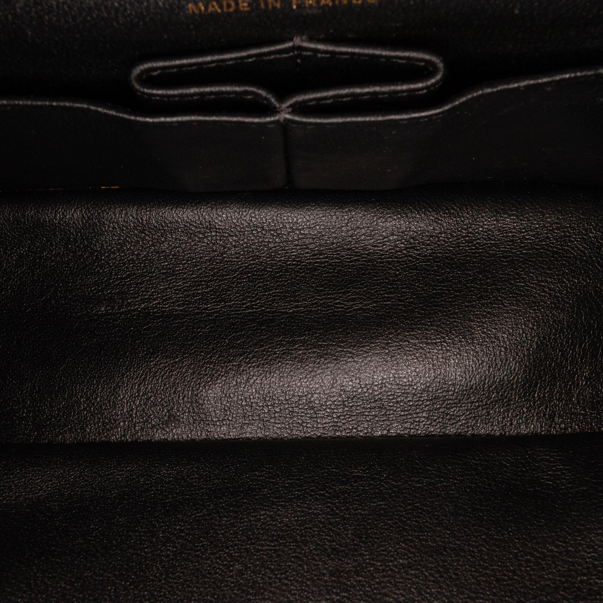 Chanel Bolso mediano con doble solapa de piel de cordero repujada de cocodrilo 2.55 Reissue en venta 1