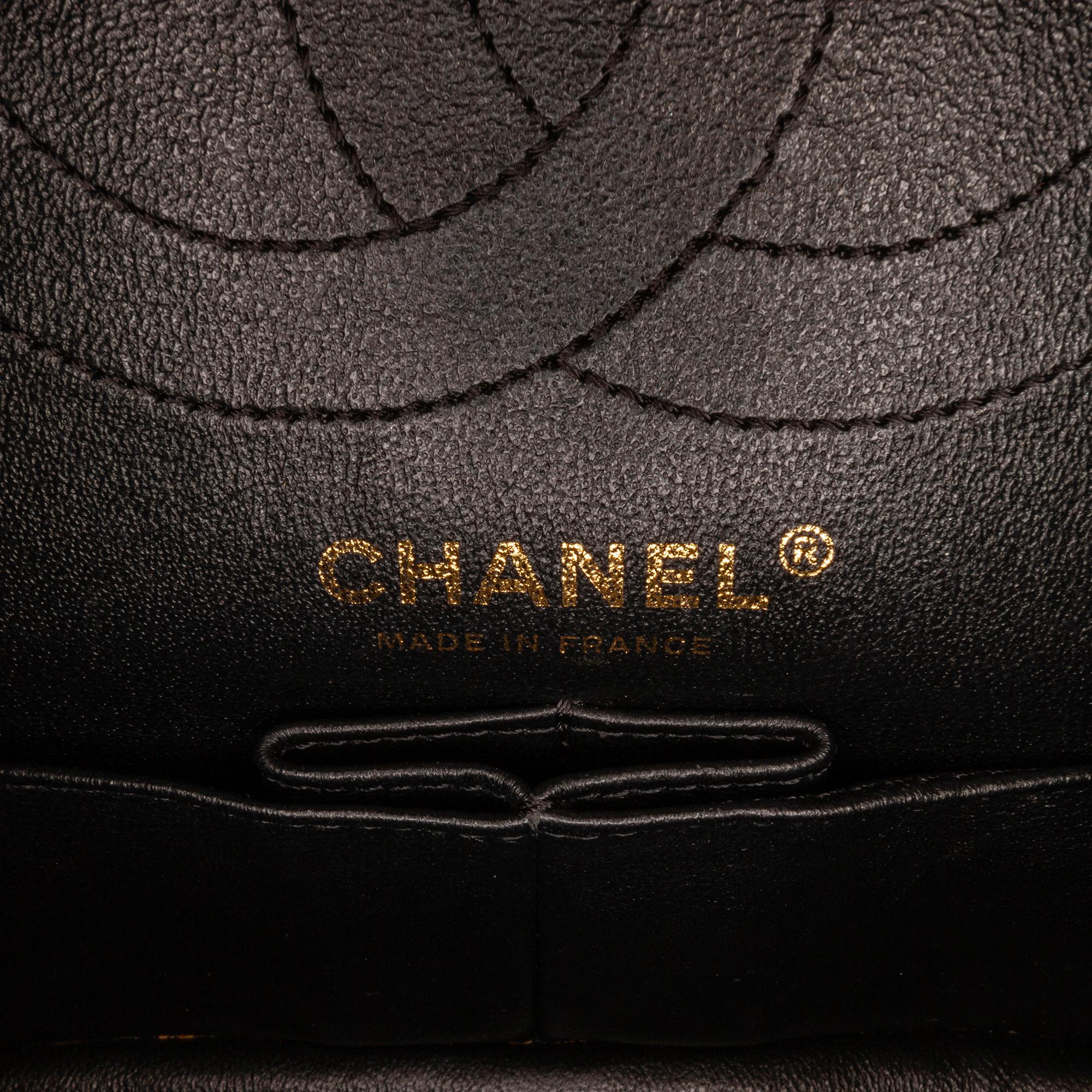 Chanel Bolso mediano con doble solapa de piel de cordero repujada de cocodrilo 2.55 Reissue en venta 2
