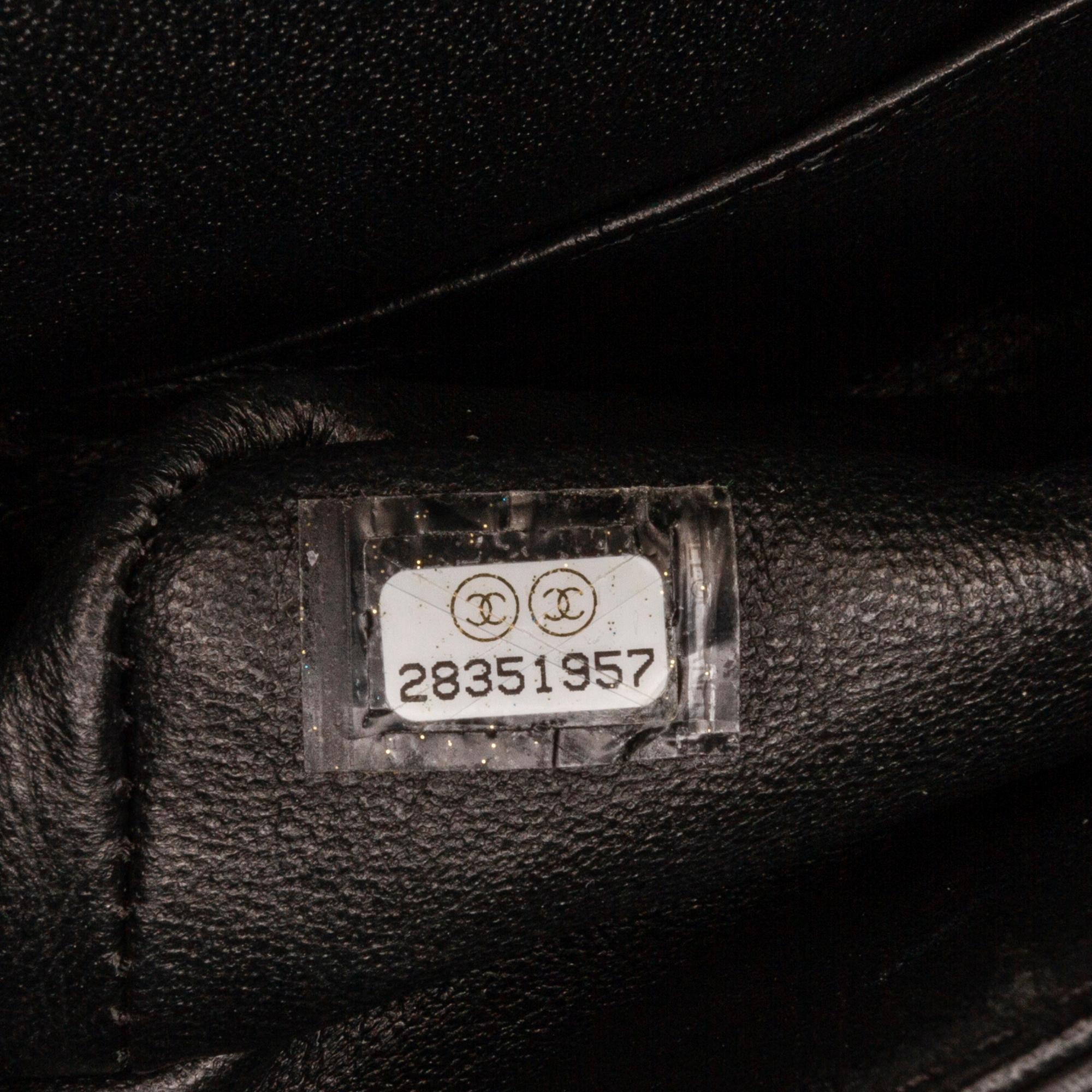 Chanel Bolso mediano con doble solapa de piel de cordero repujada de cocodrilo 2.55 Reissue en venta 3