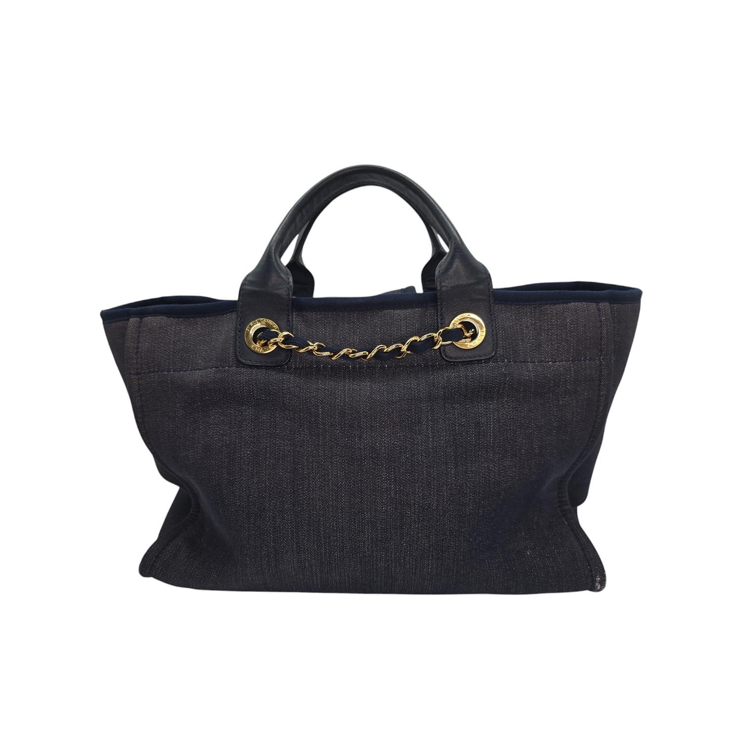 Chanel Tote Deauville Vaquero Oscuro Lavado Mediano en Bueno estado para la venta en Scottsdale, AZ