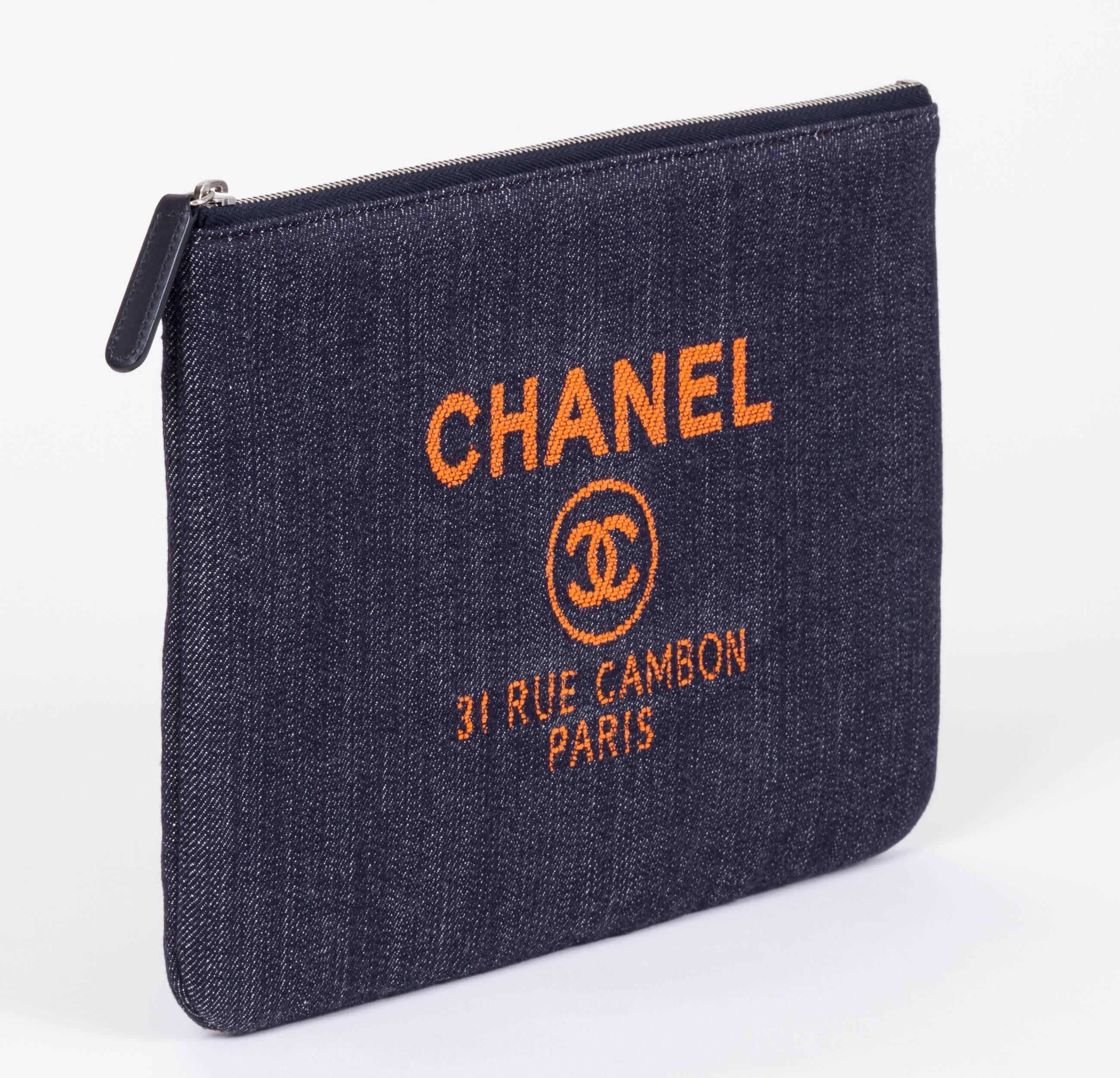 Chanel Medium Denim Zipped Clutch In New Condition In West Hollywood, CA