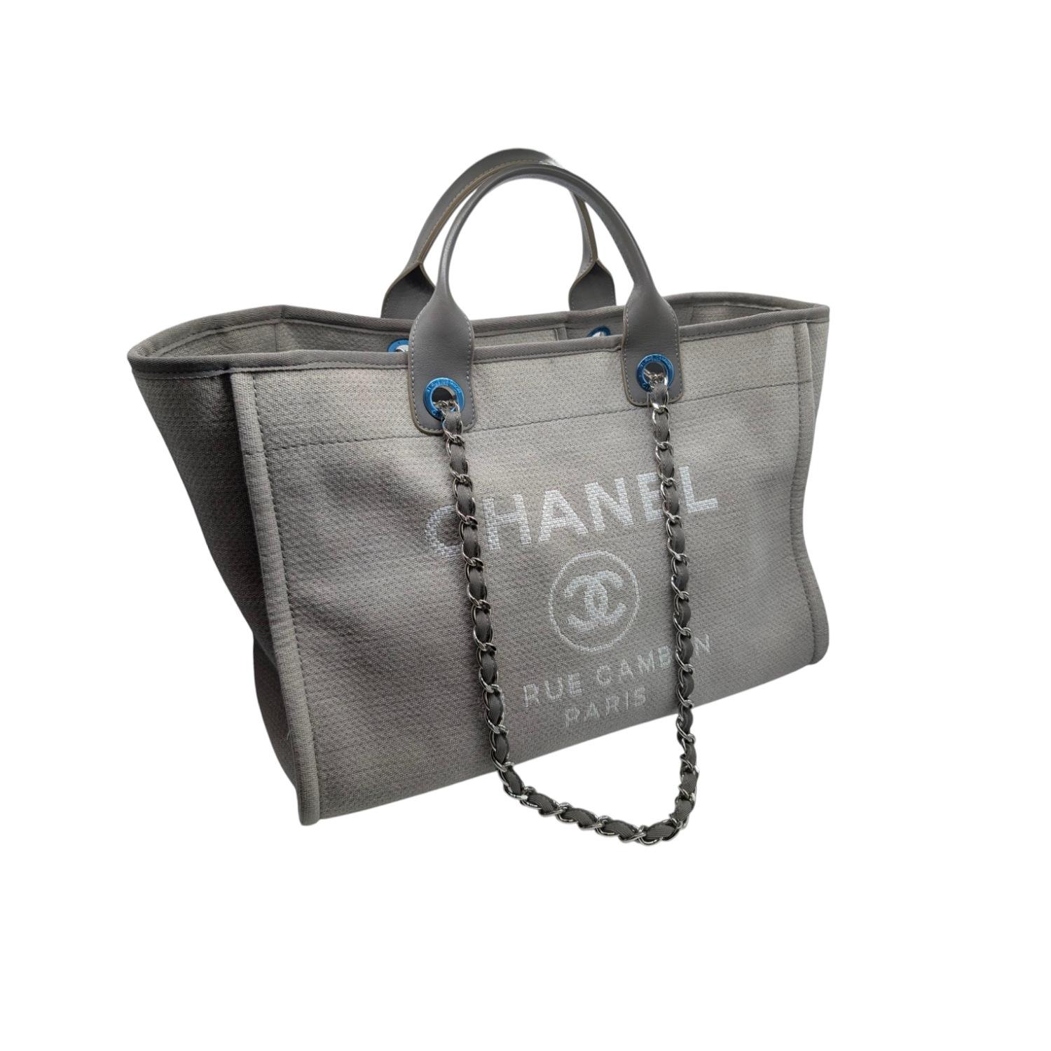 Chanel Medium Grau Deauville Einkaufstasche im Zustand „Hervorragend“ im Angebot in Scottsdale, AZ