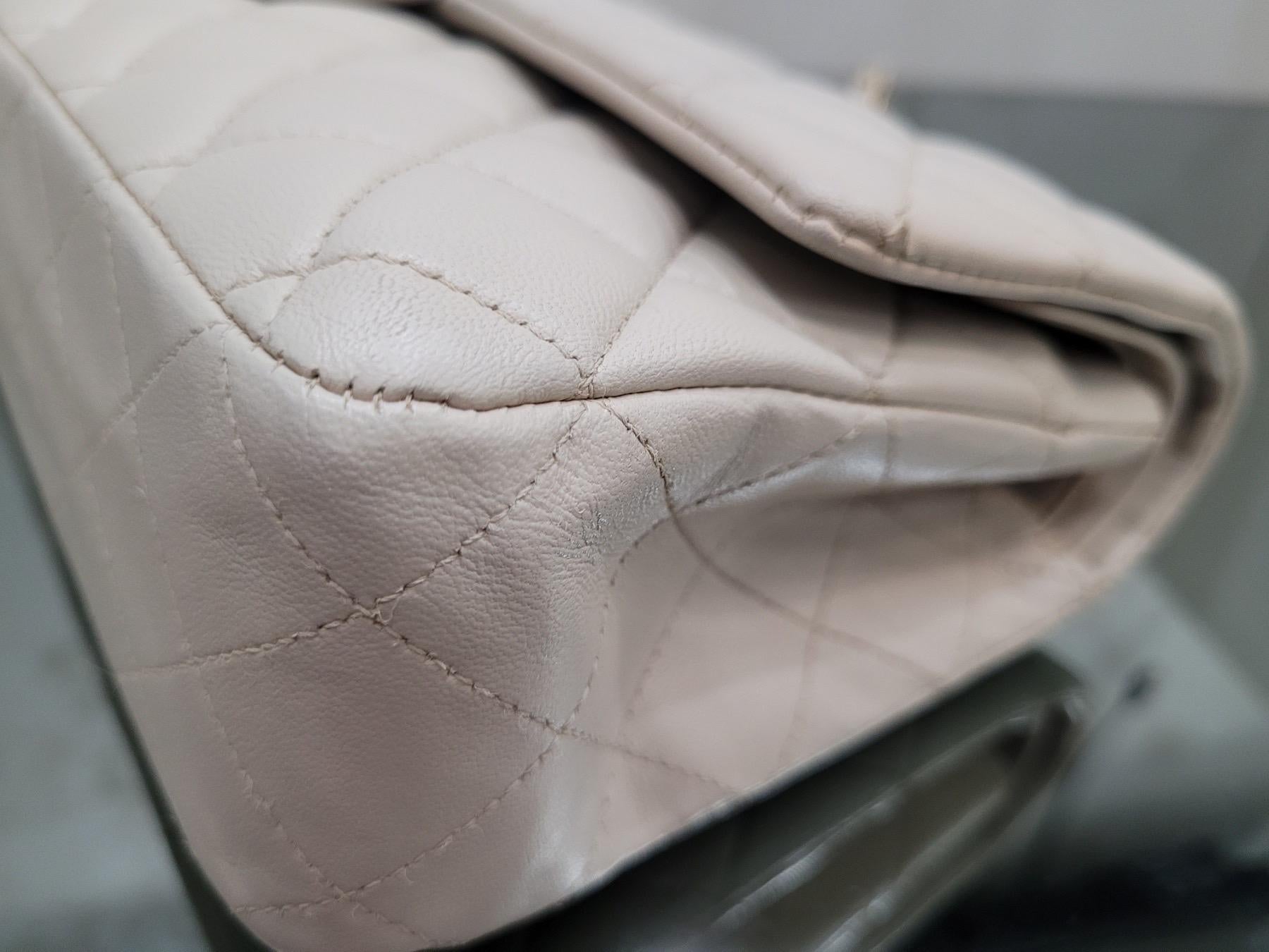 Chanel Medium Elfenbein Doppelklappe Tasche Damen im Angebot