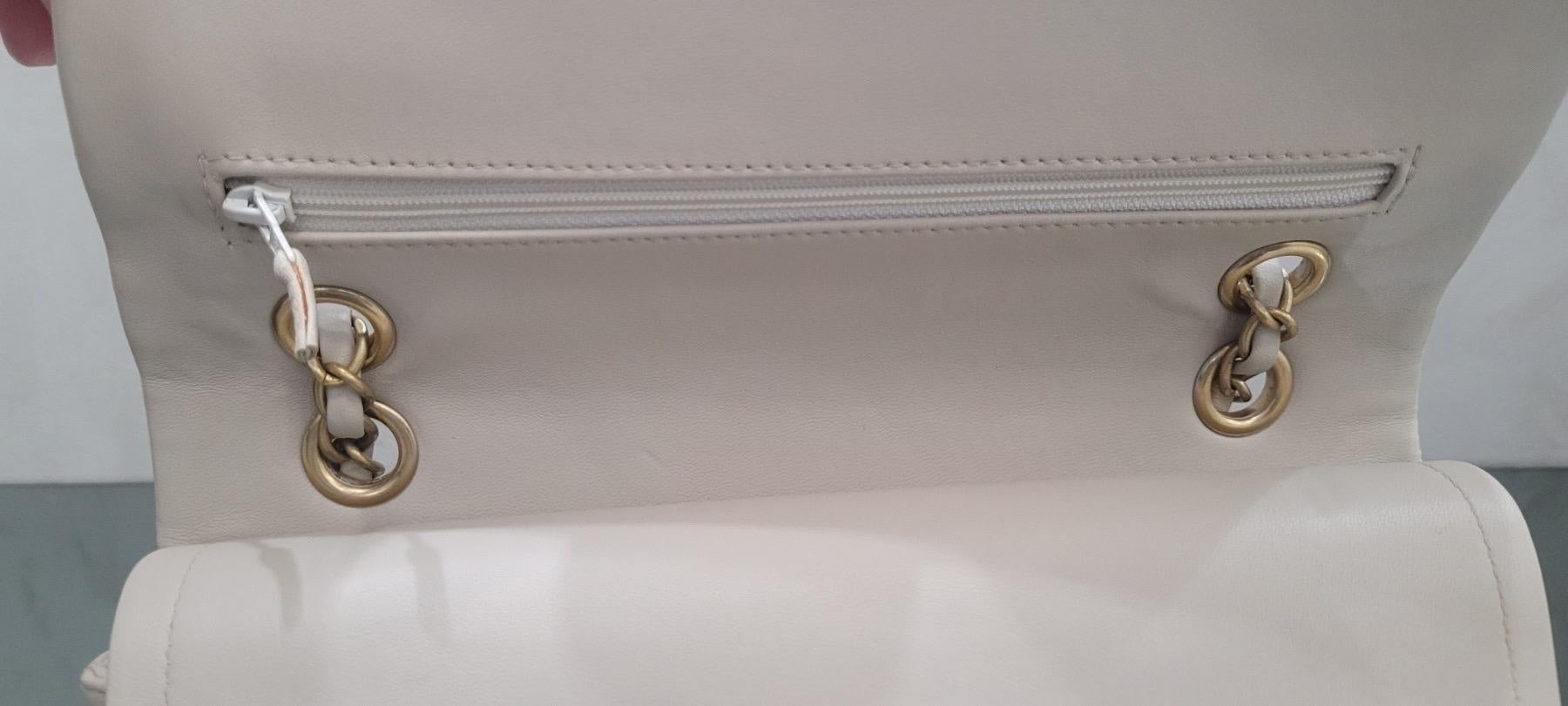Chanel Medium Elfenbein Doppelklappe Tasche im Angebot 3