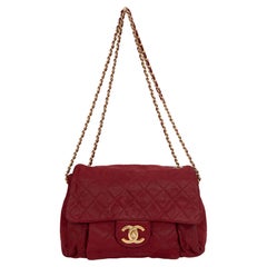 Chanel - Sac à rabat rouge matelassé de taille moyenne