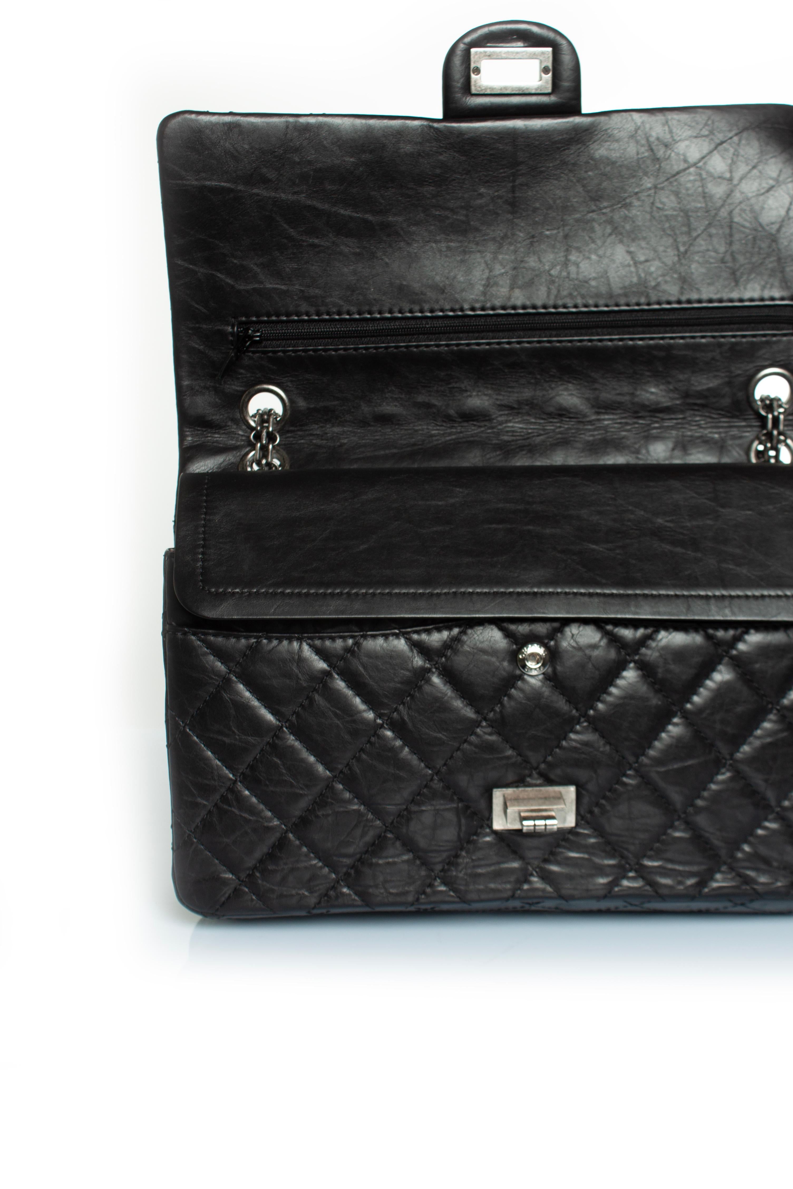 Chanel, reedición Medium en negro en venta 3