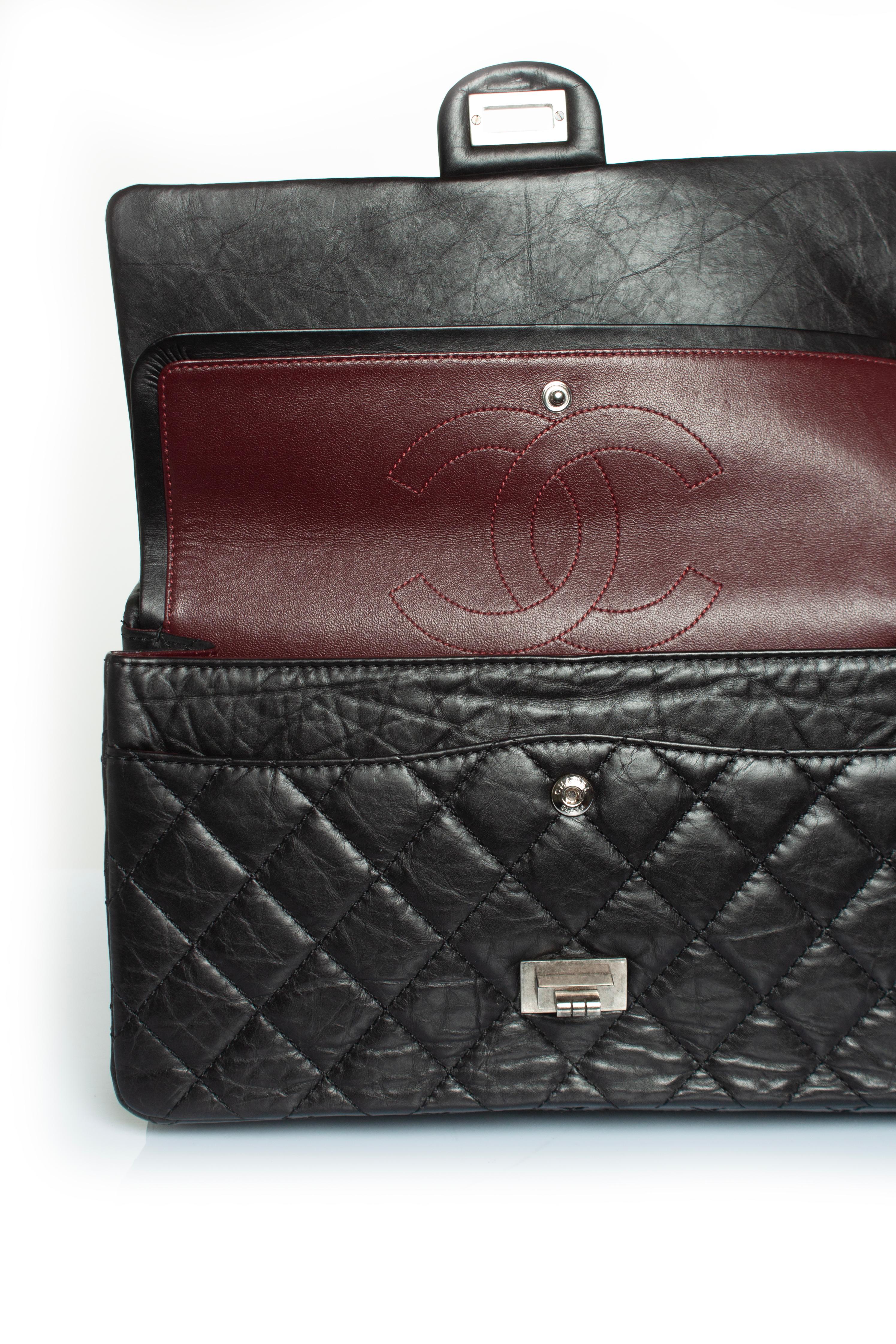 Chanel, reedición Medium en negro en venta 4