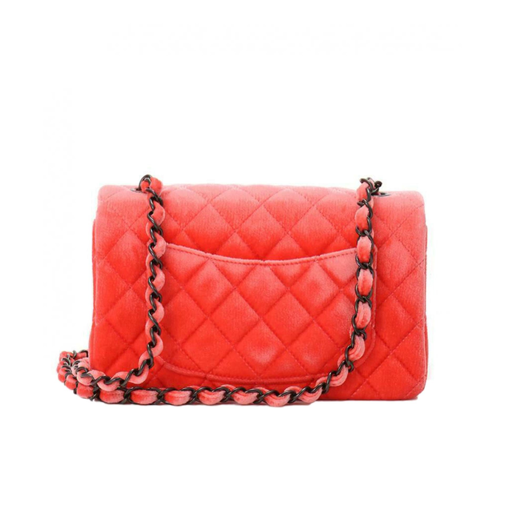 Women's Chanel Medium So Black Coral Velvet CC Classic Flap Shoulder Bag For Sale