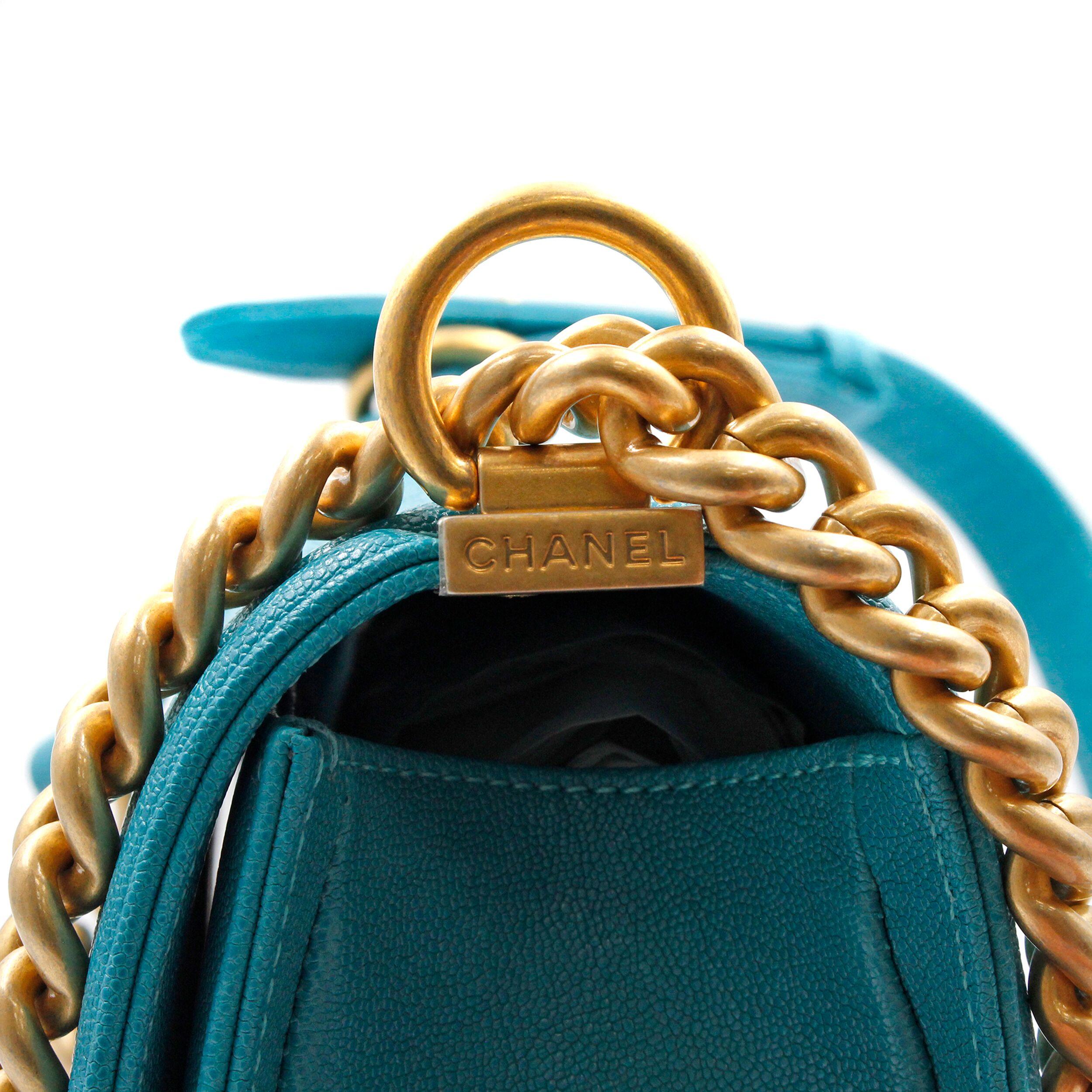 Chanel Medium Teal Turquoise Quilted Caviar Calf Skin Gold Tone Boy Bag A67086 In New Condition In New York, NY