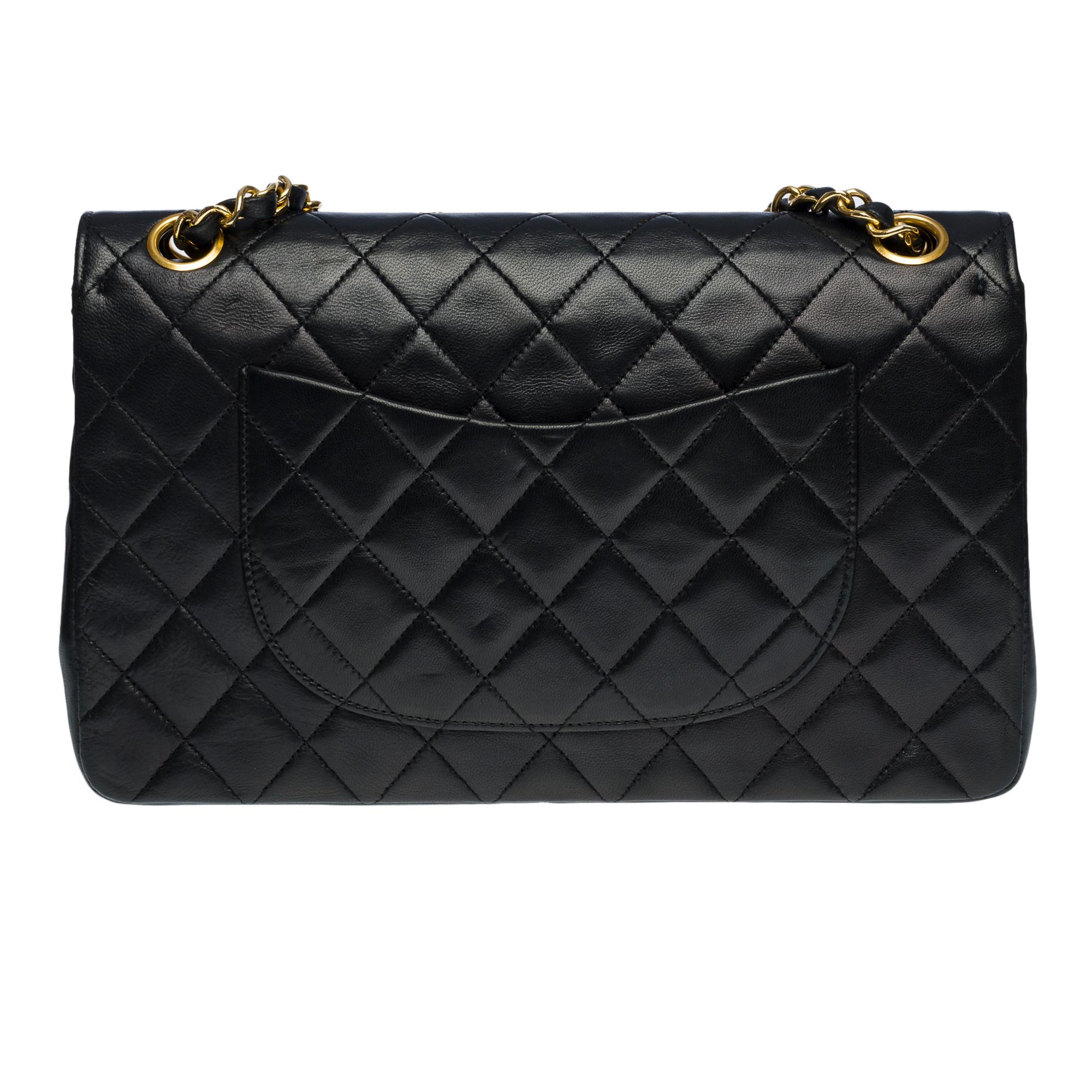 Exceptional Chanel Timeless Medium 25 cm double flap shoulder bag in black quilted lambskin, gold metal hardware, gold metal chain interwoven with black leather for a shoulder and shoulder strap 
 
Backpack pocket 
Flap closure, gold-tone CC clasp