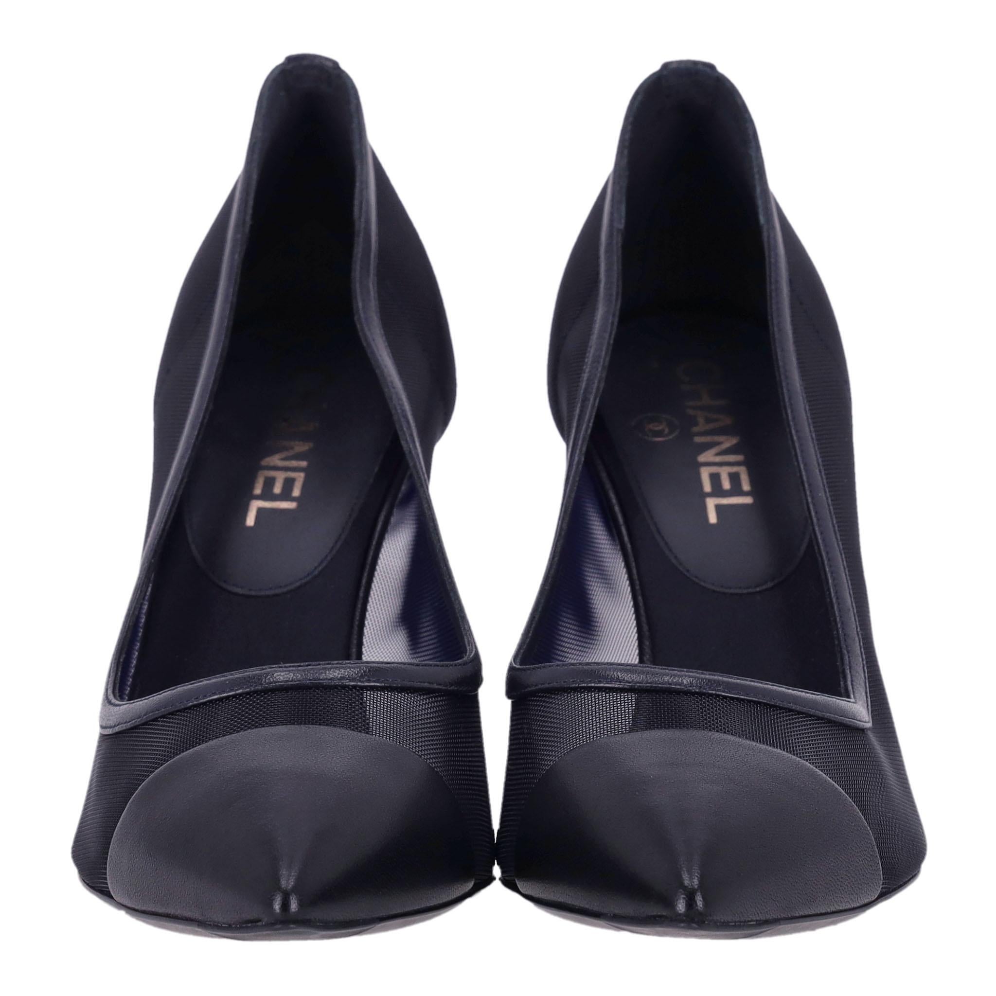 Noir Chaussures à talons en cuir et maille Chanel avec logo 'CC en vente